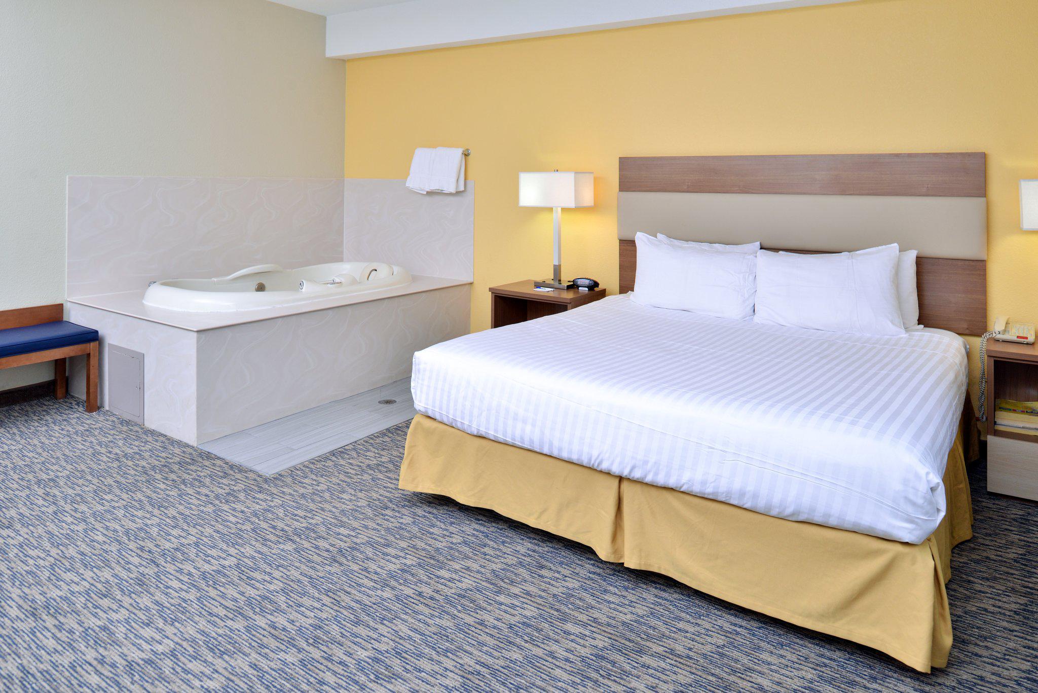 Holiday Inn Express Providence-North Attleboro Photo