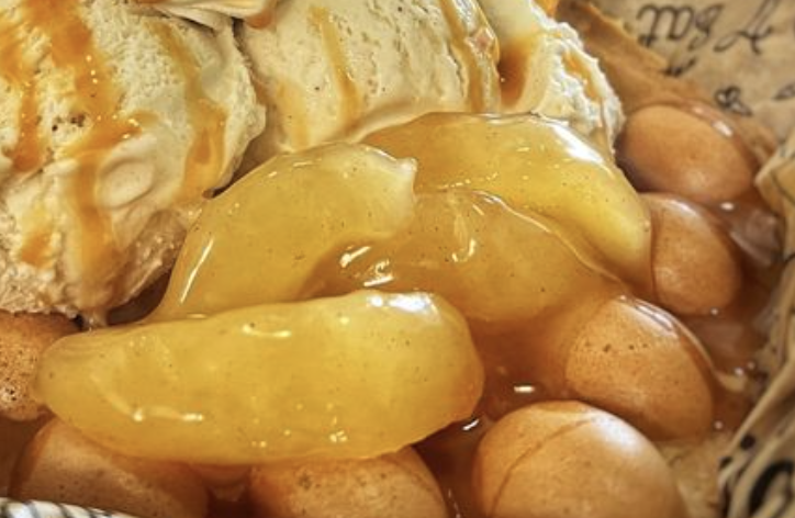 The Mainlander- Apple Pie a la Mode Waffle Sundae