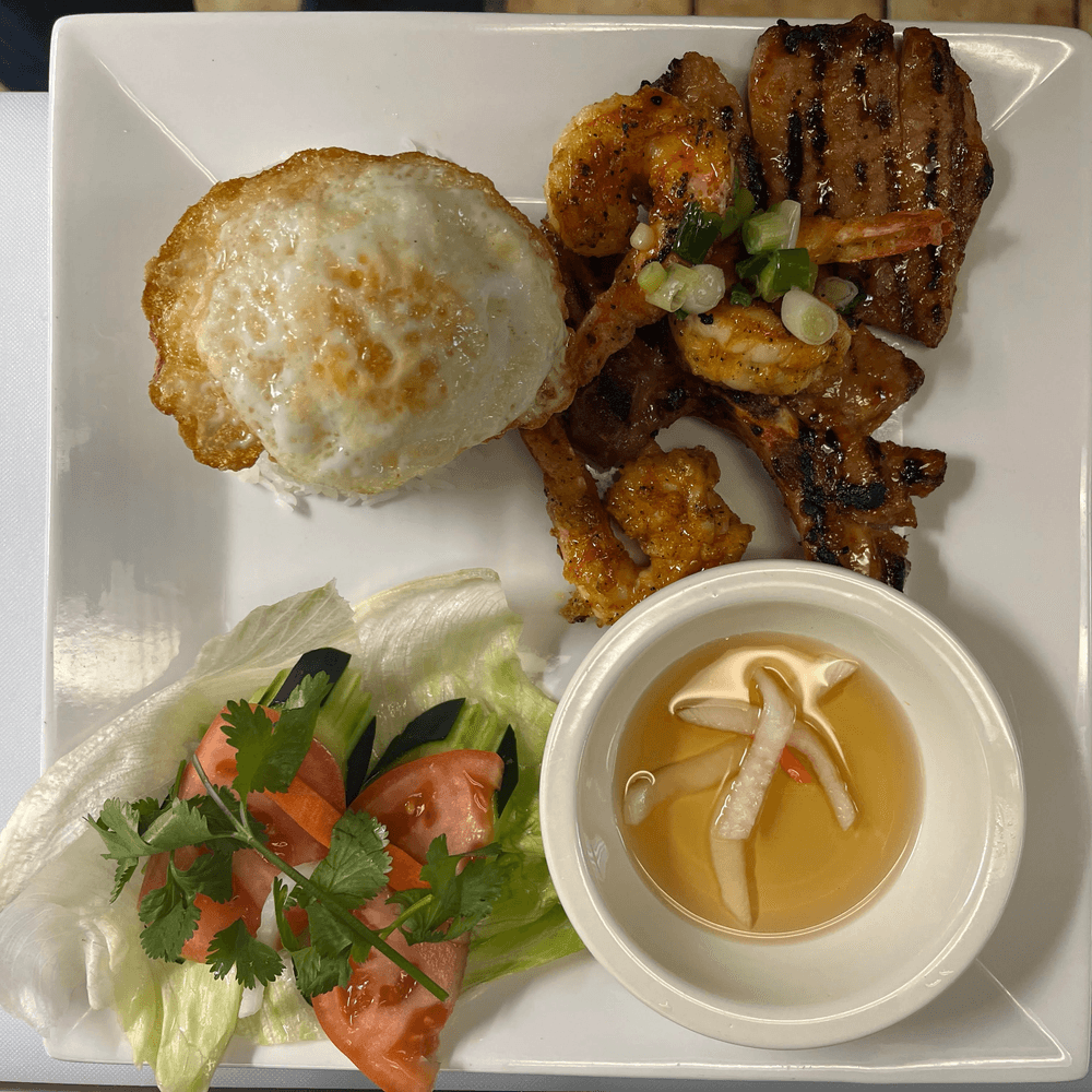 Cơm Sườn Đặc Biệt