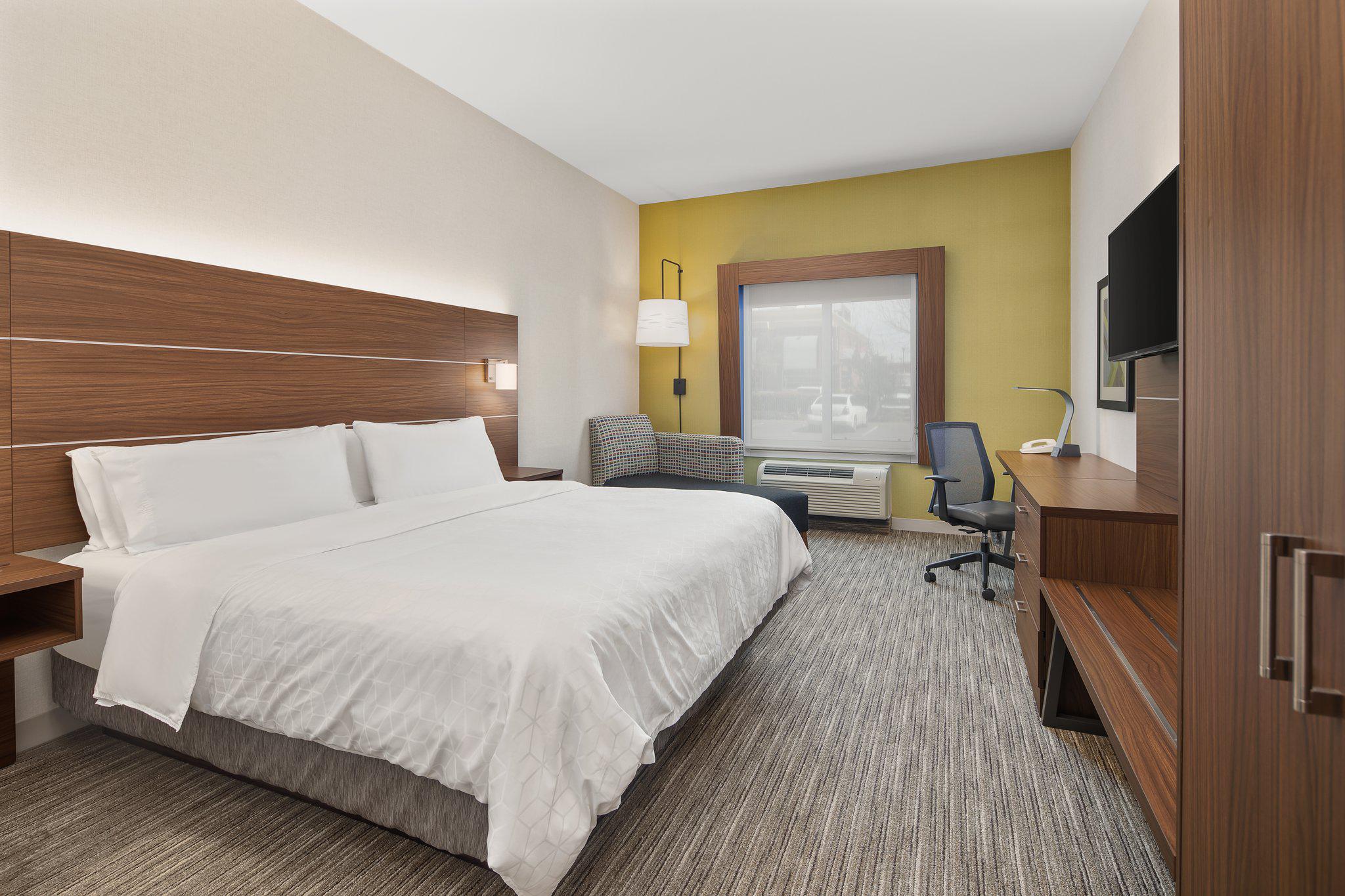 Holiday Inn Express & Suites Sacramento Airport Natomas Photo