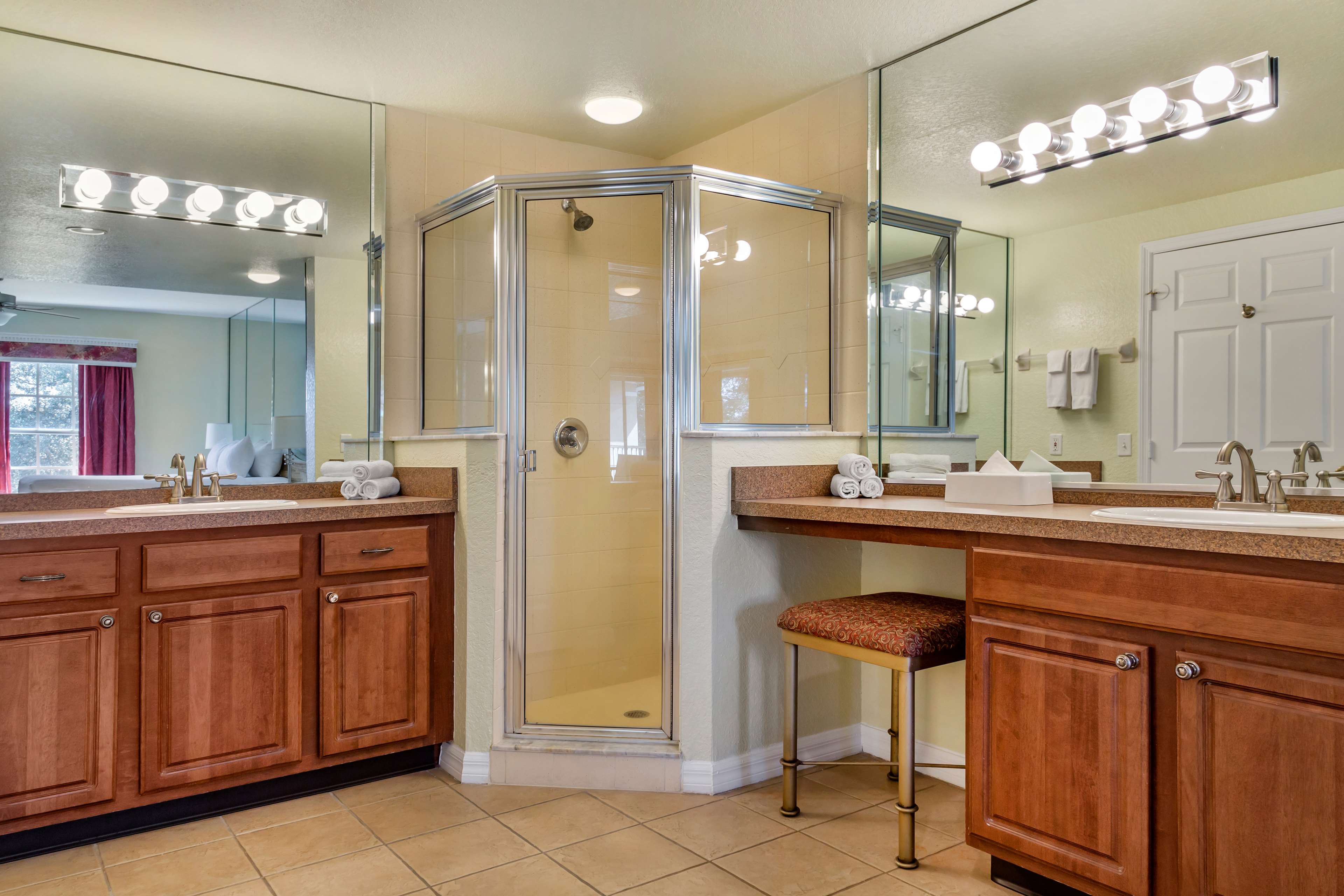 Guest room bath