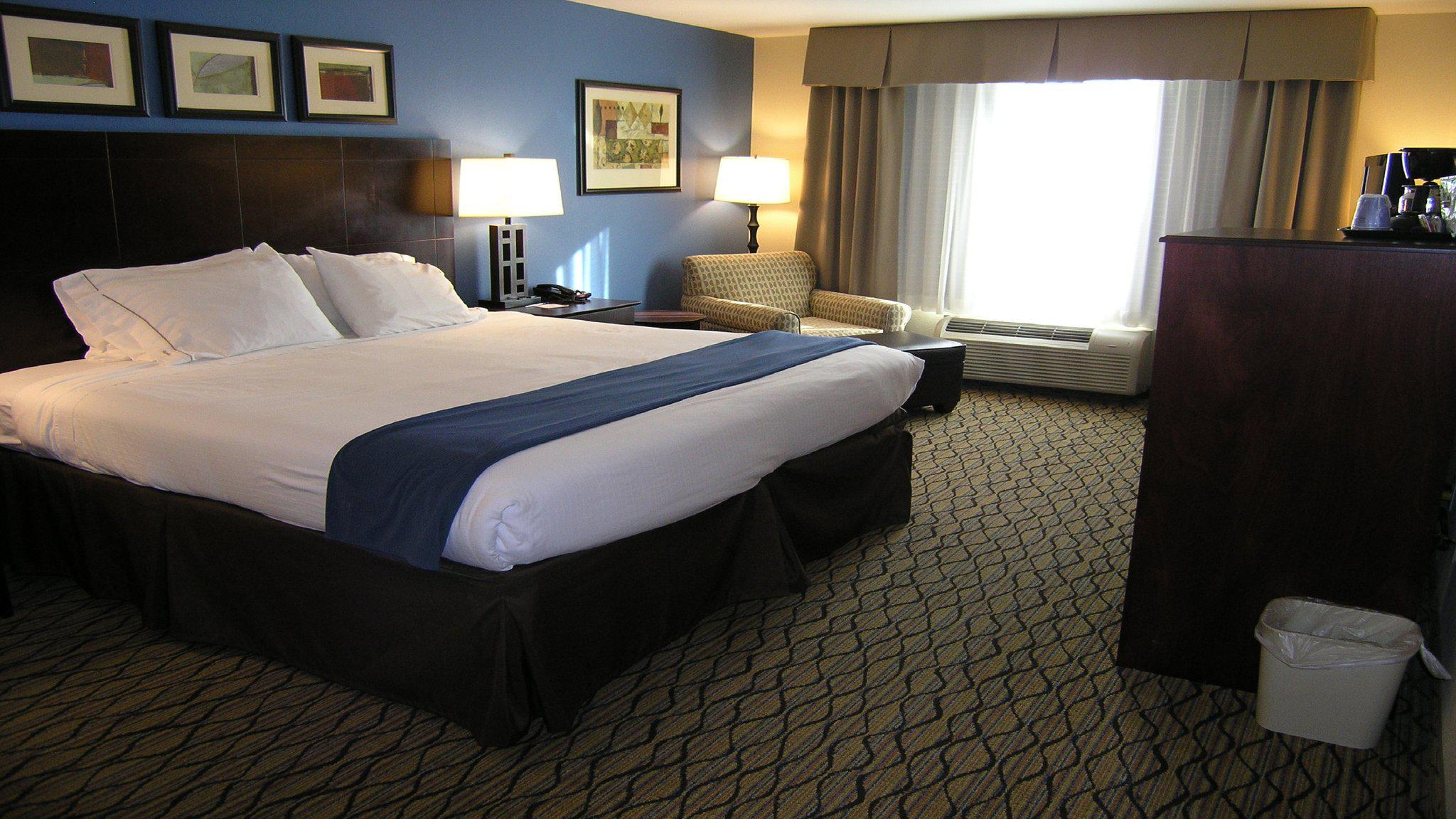 Holiday Inn Express & Suites Belle Vernon Photo