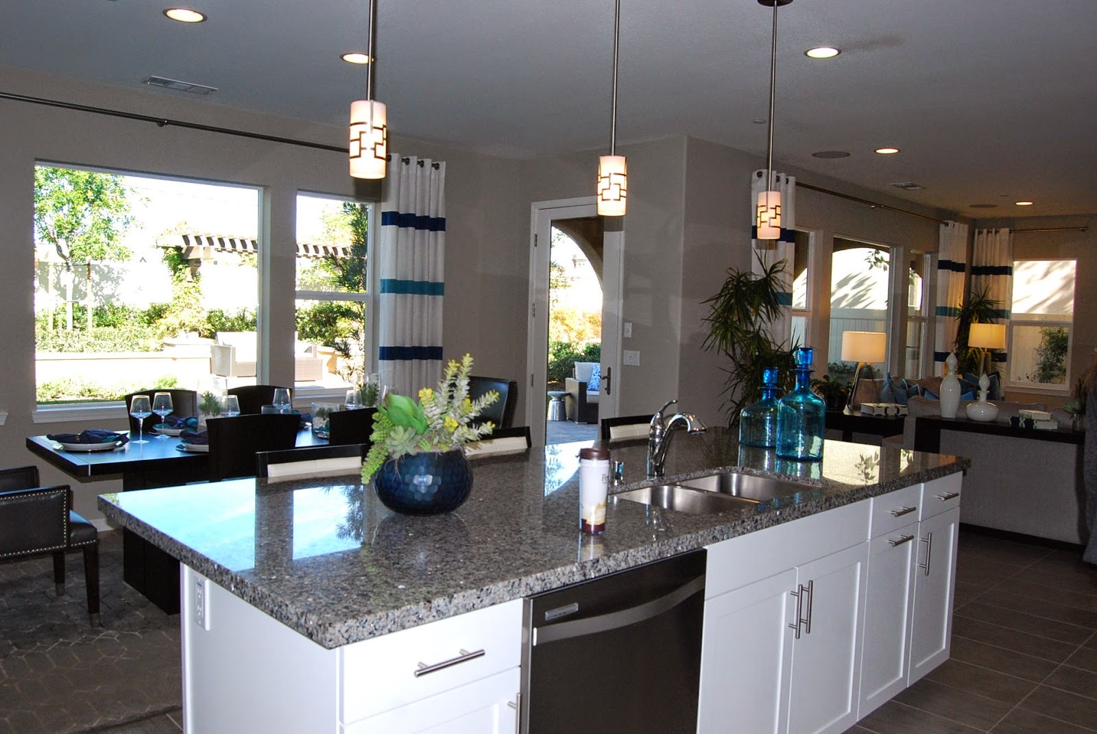 Circle H Cleaning Service Logo