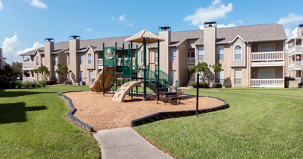 Images Oaks at Greenview Apartments