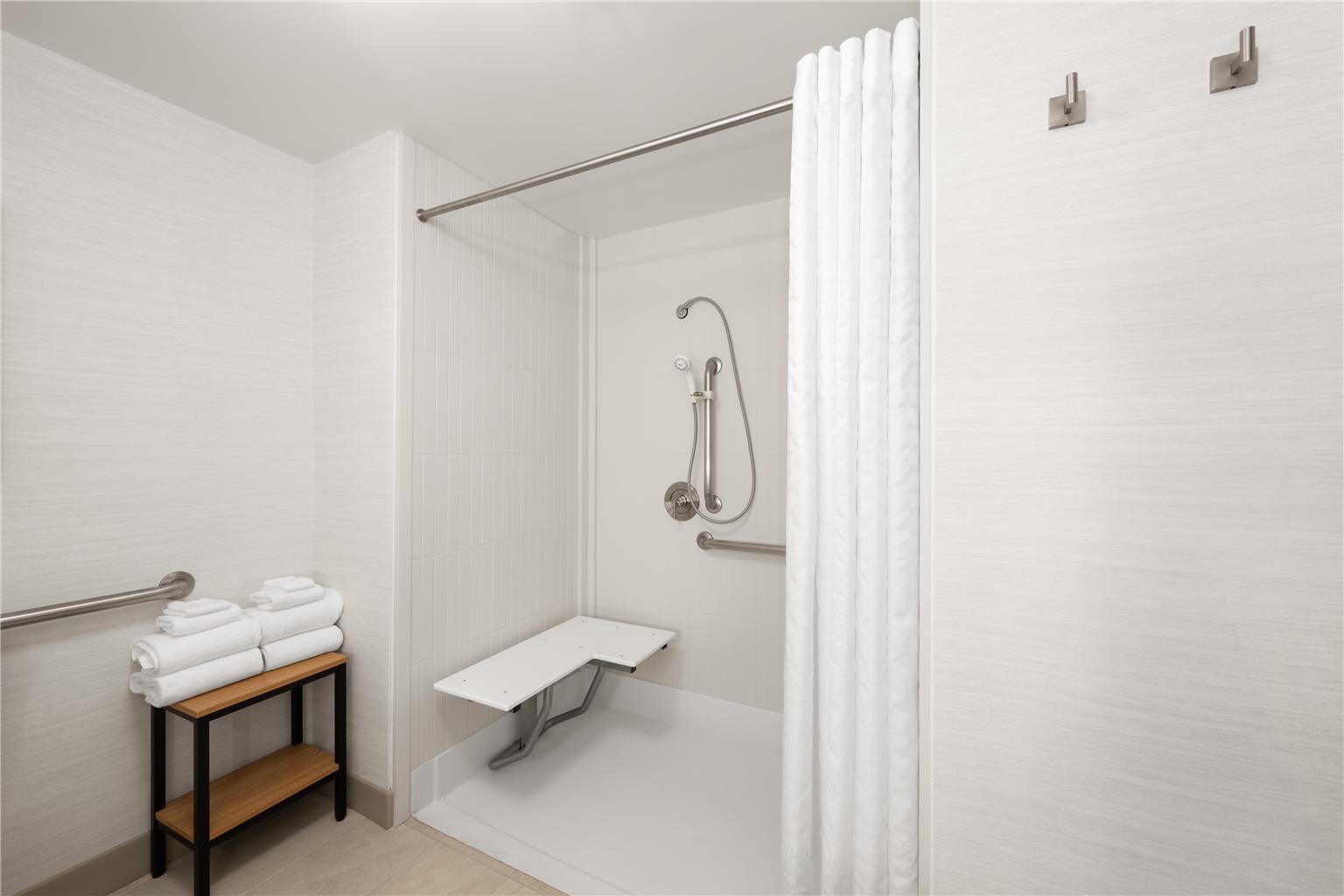 Hampton Inn & Suites Oakland Airport-Alameda Image