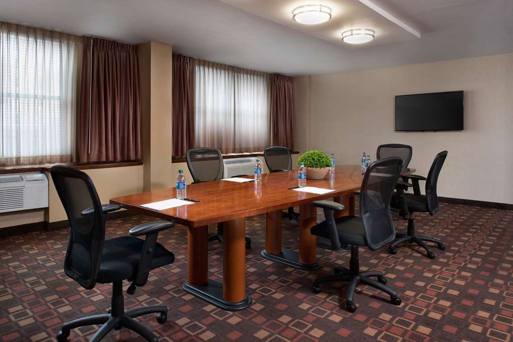 DoubleTree by Hilton Hotel Memphis Downtown Image
