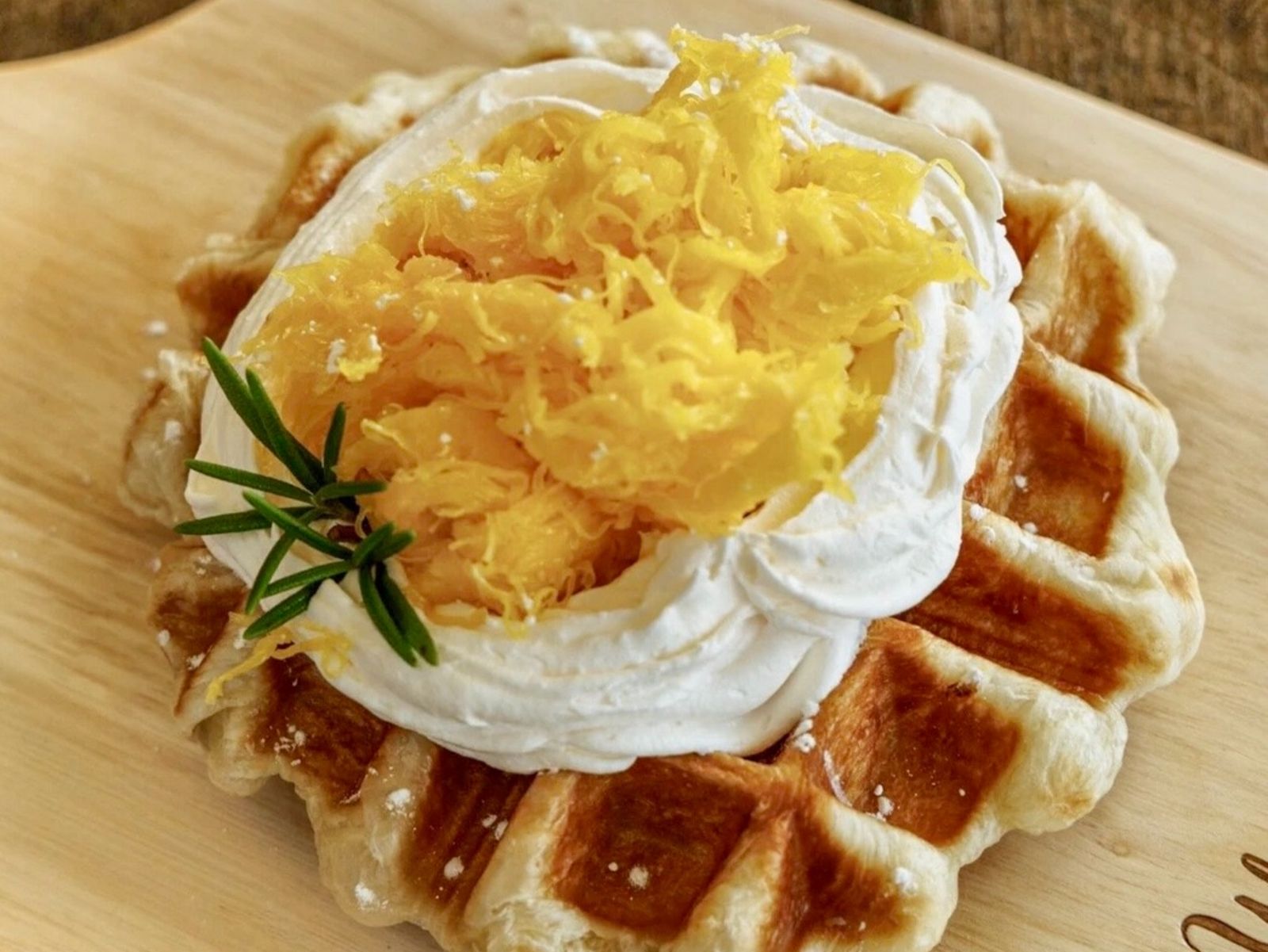Foi Thong (Gold Egg Yolk Thread & Cream)