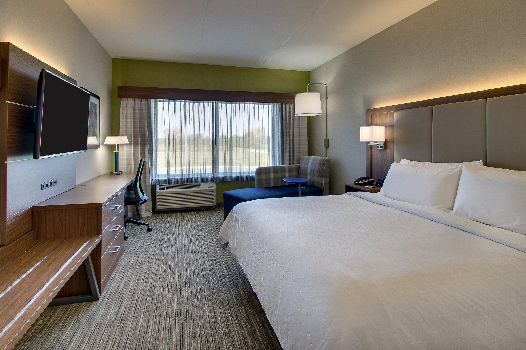 Holiday Inn Express & Suites Findlay North Photo