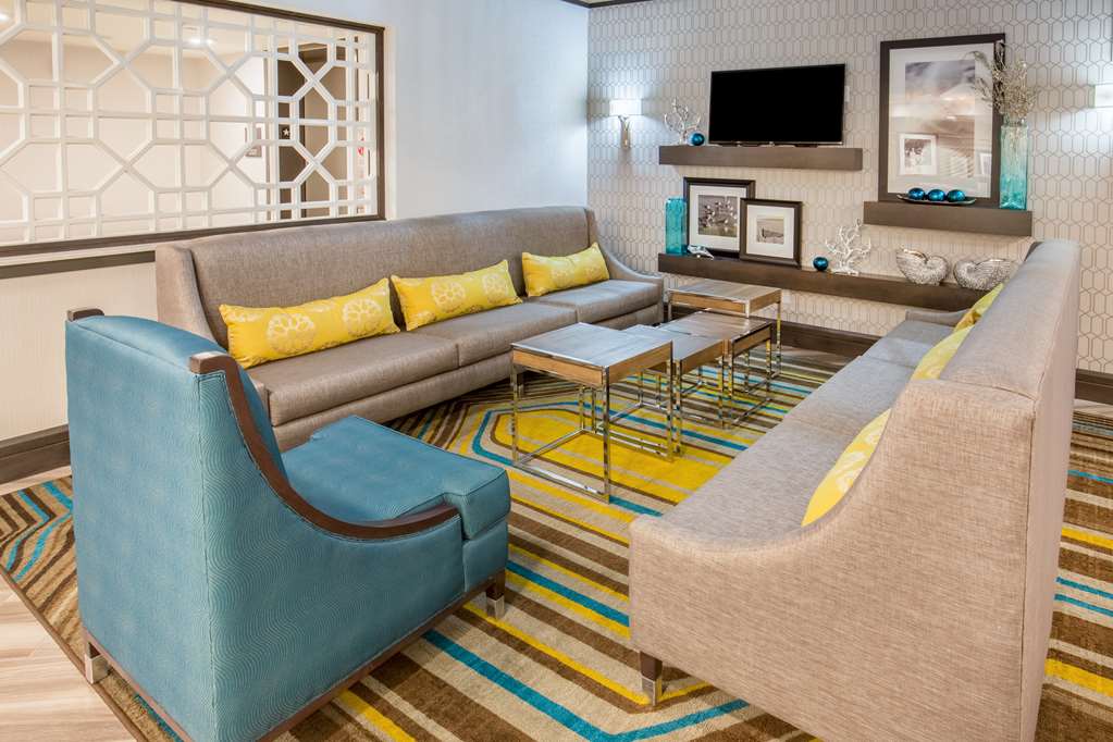 Hampton Inn Monterey Image