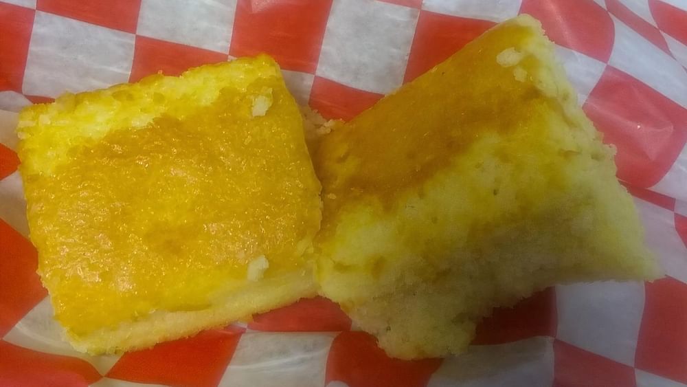 Cornbread (2 Pieces)