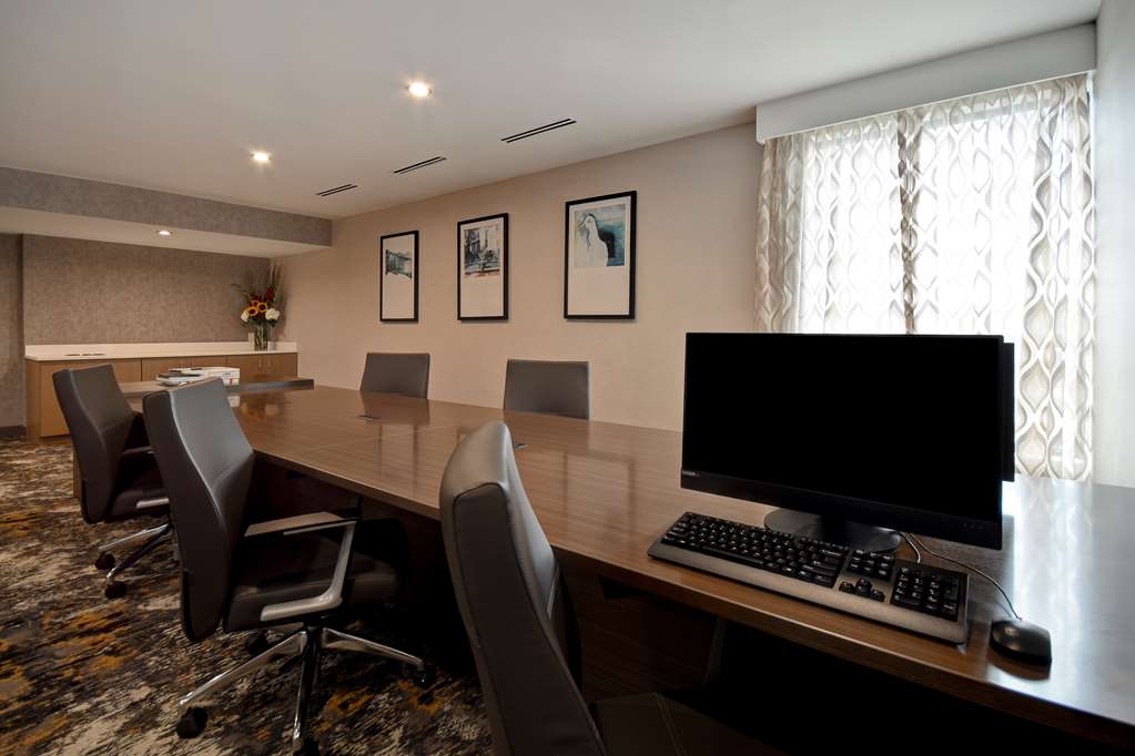 DoubleTree by Hilton St. Louis Airport Image