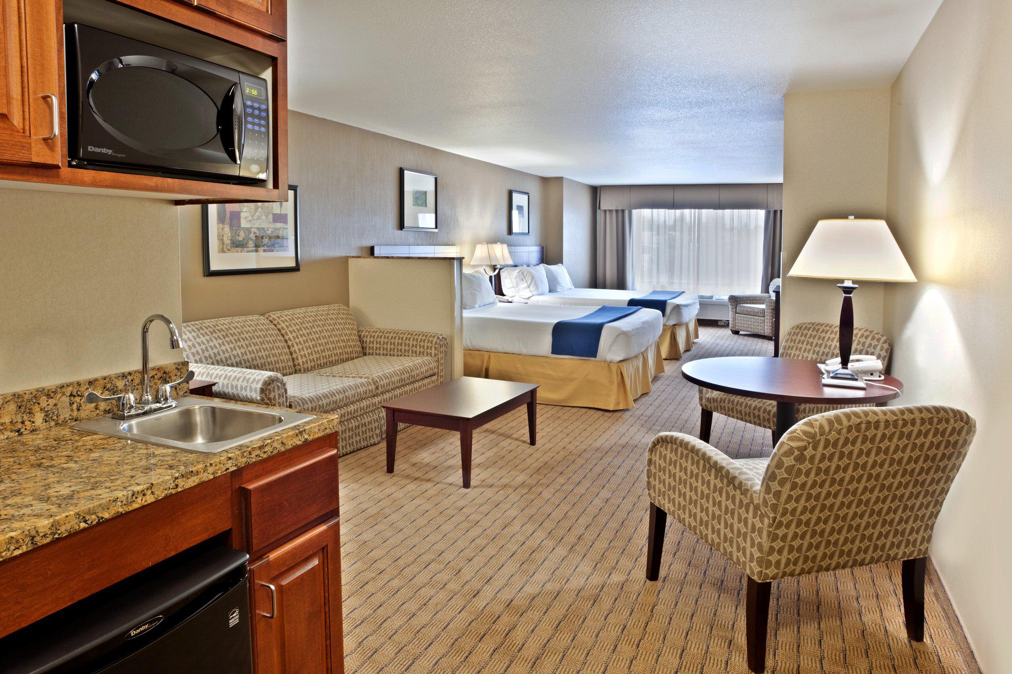 Holiday Inn Express & Suites Vancouver Mall/Portland Area Photo