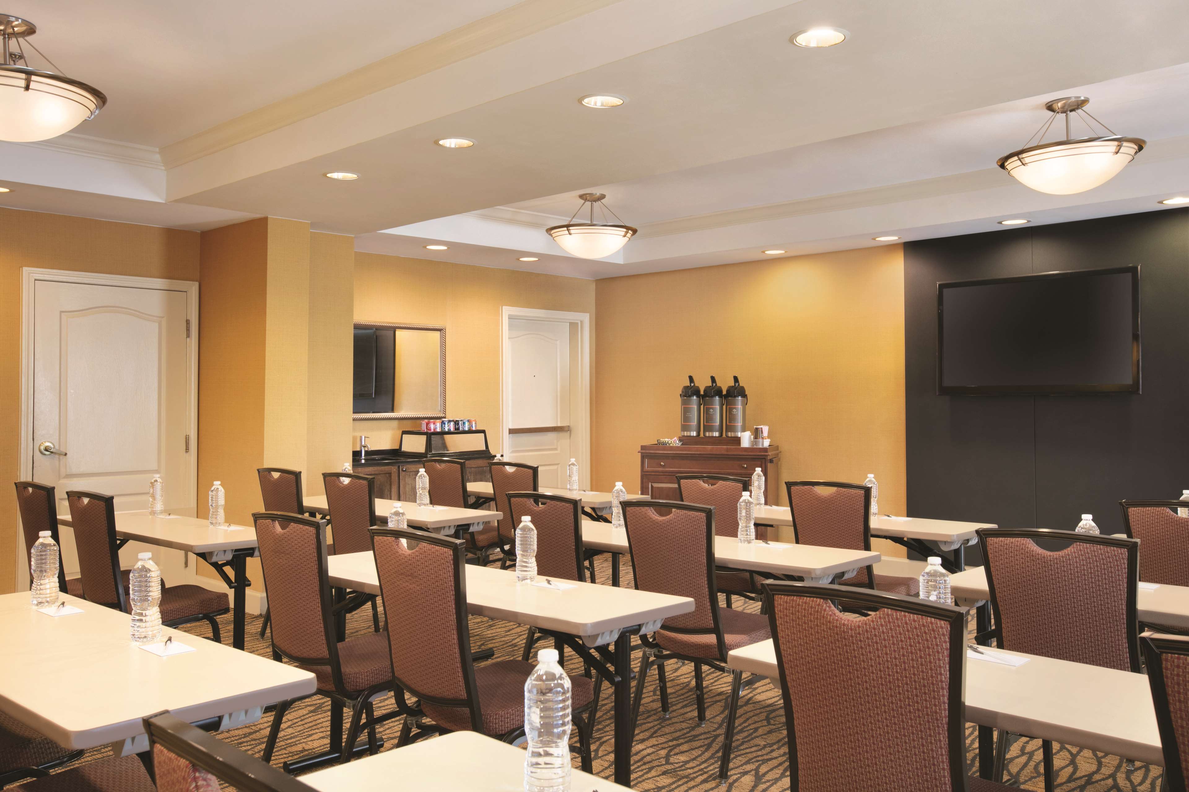 Country Inn & Suites by Radisson, Atlanta Airport North, GA Photo