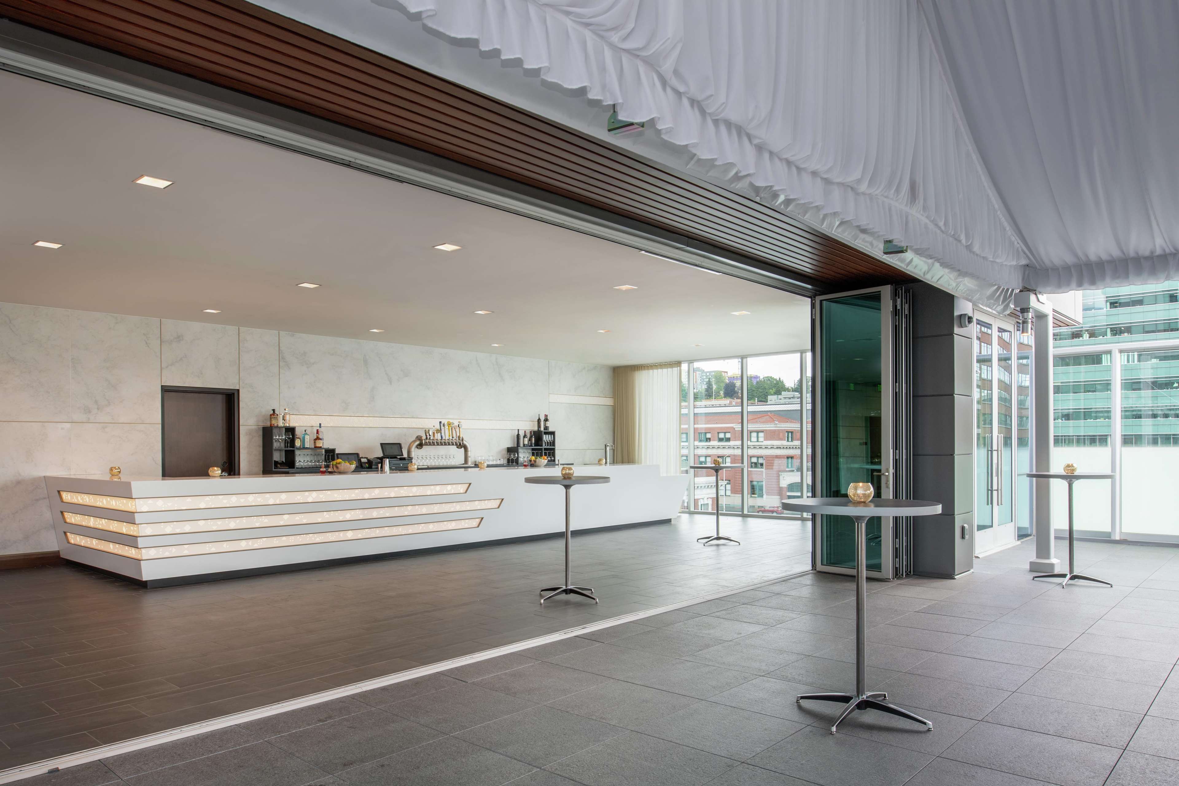 Embassy Suites by Hilton Seattle Downtown Pioneer Square Photo