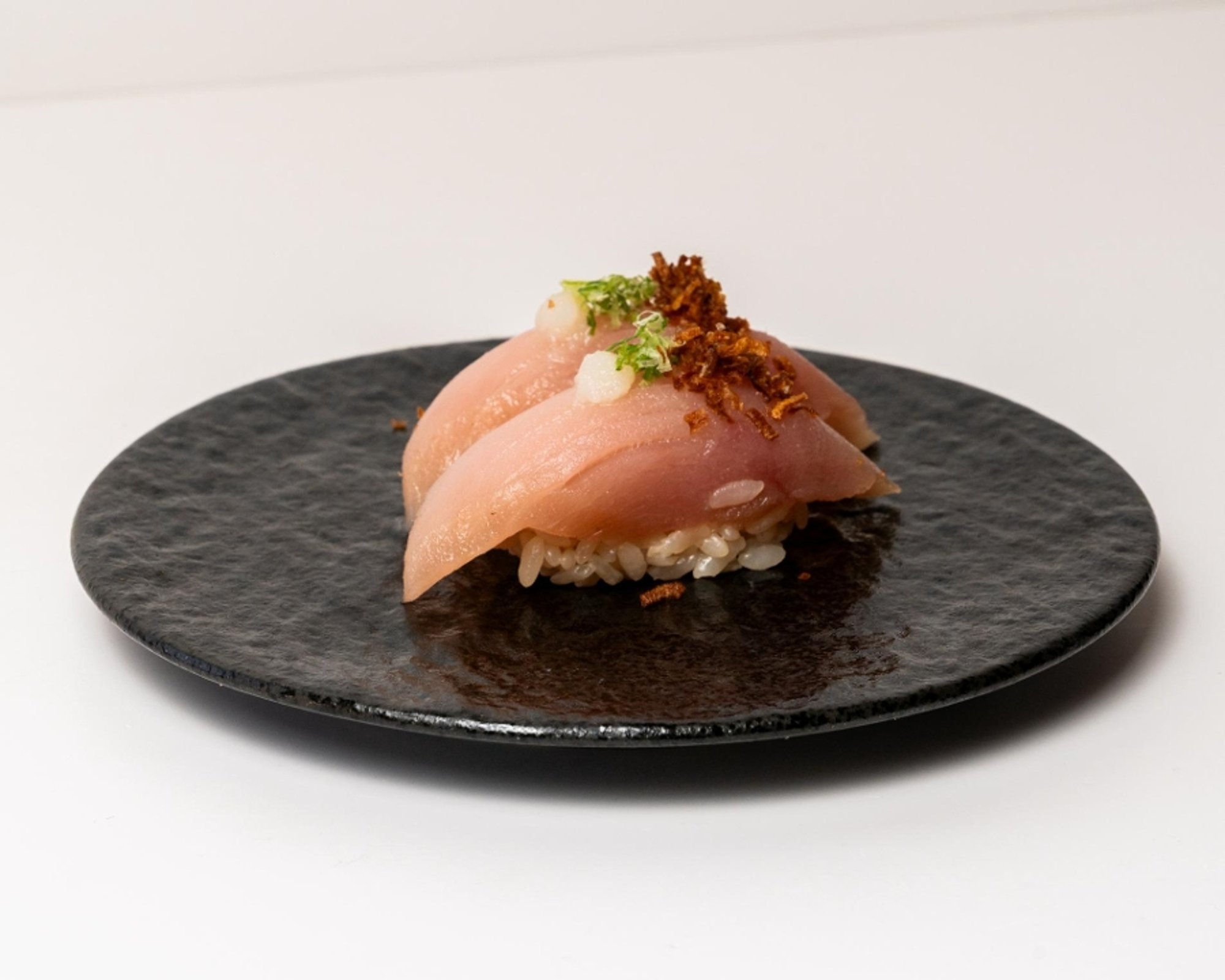SHIRO MAGURO