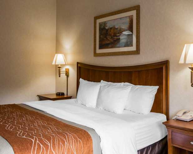 Images Rodeway Inn & Suites On The River