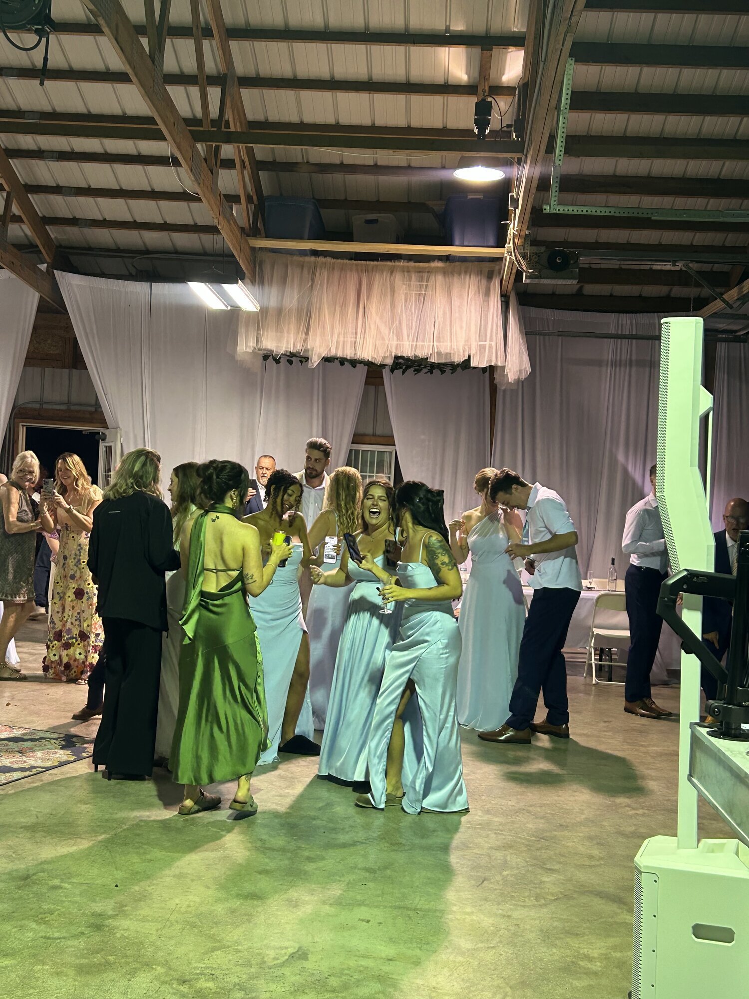 Wood Wayz Entertainment LLC Logo