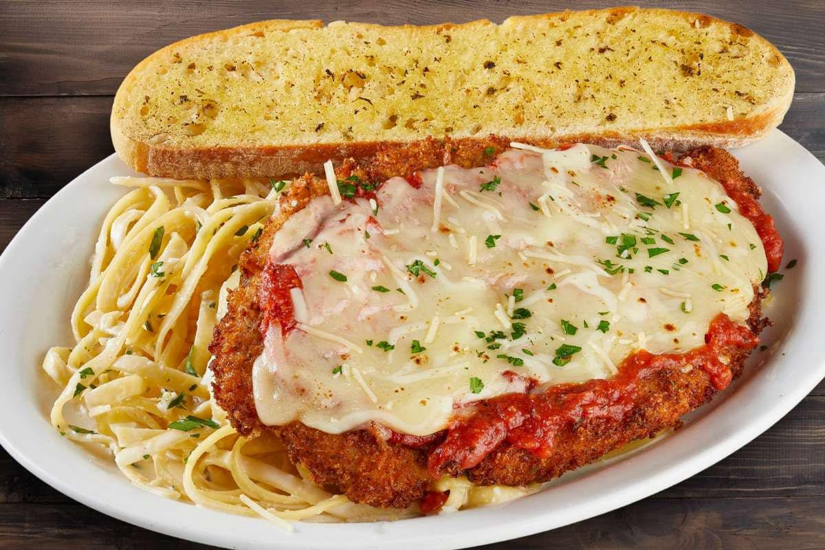 CHICKEN PARMESAN ALFREDO