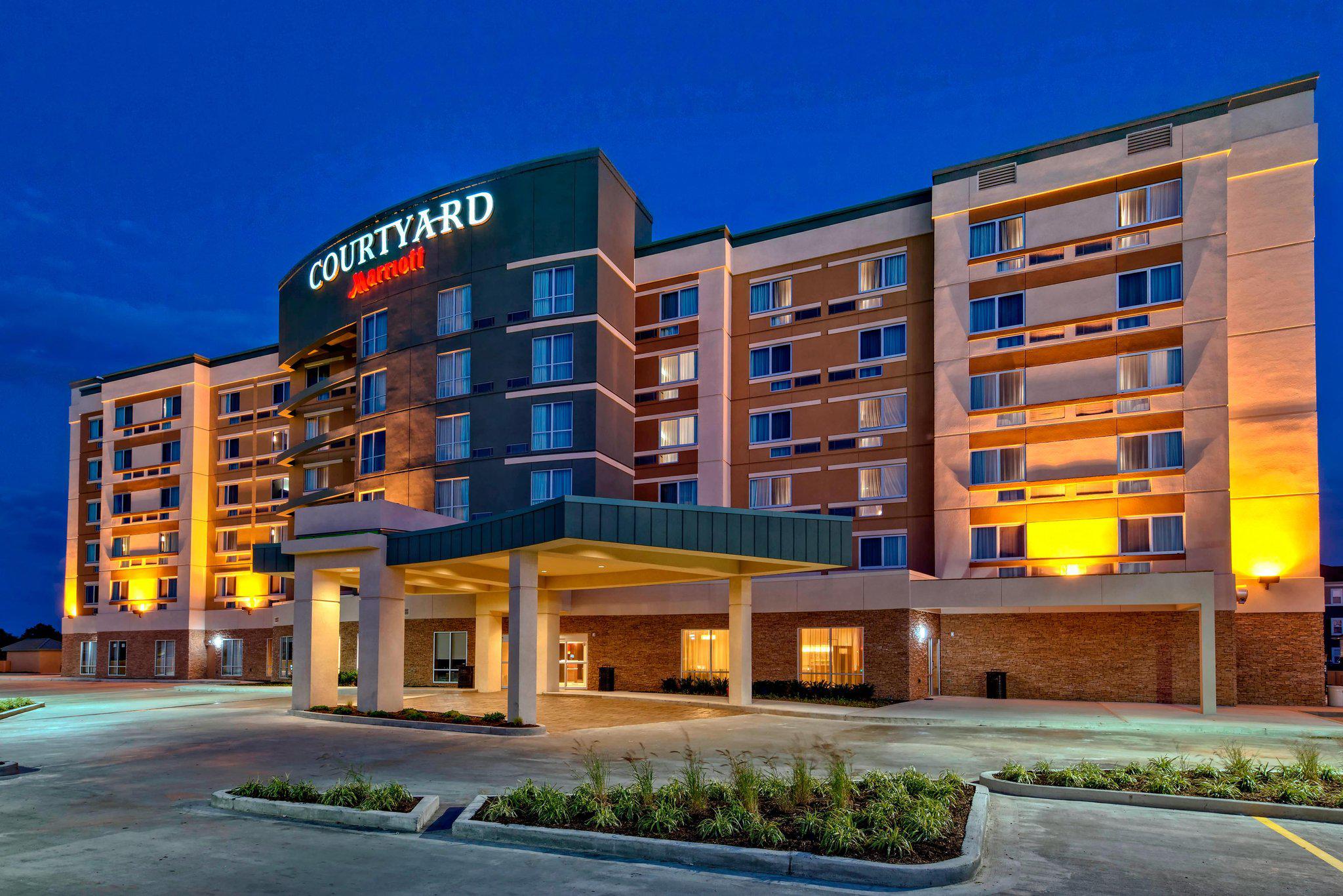 Courtyard by Marriott Westbury Long Island Photo