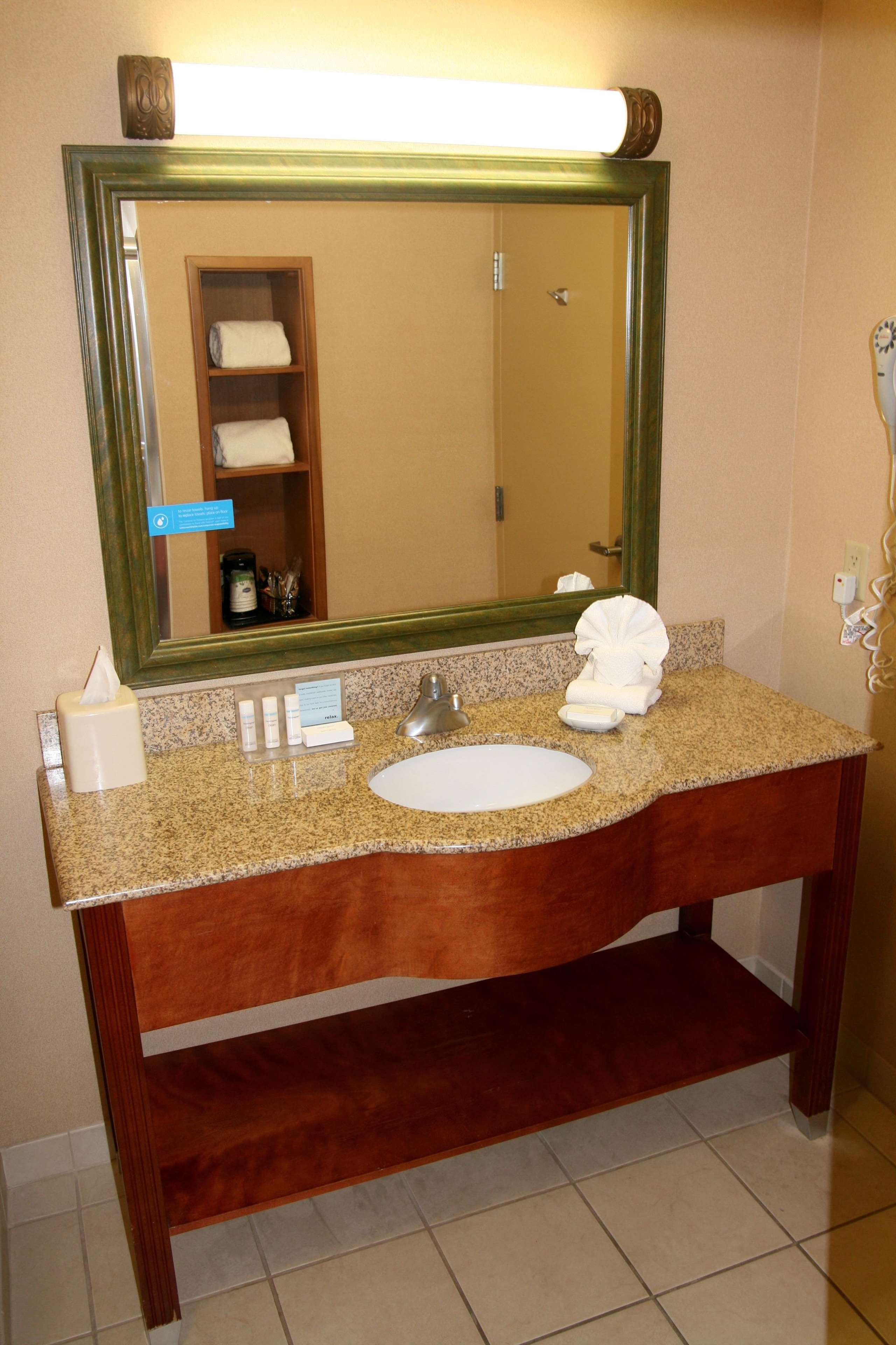 Hampton Inn Garden City Photo