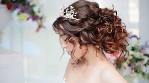 Hochsteck- & Hochzeitsfrisuren – für Deinen besonderen Anlass