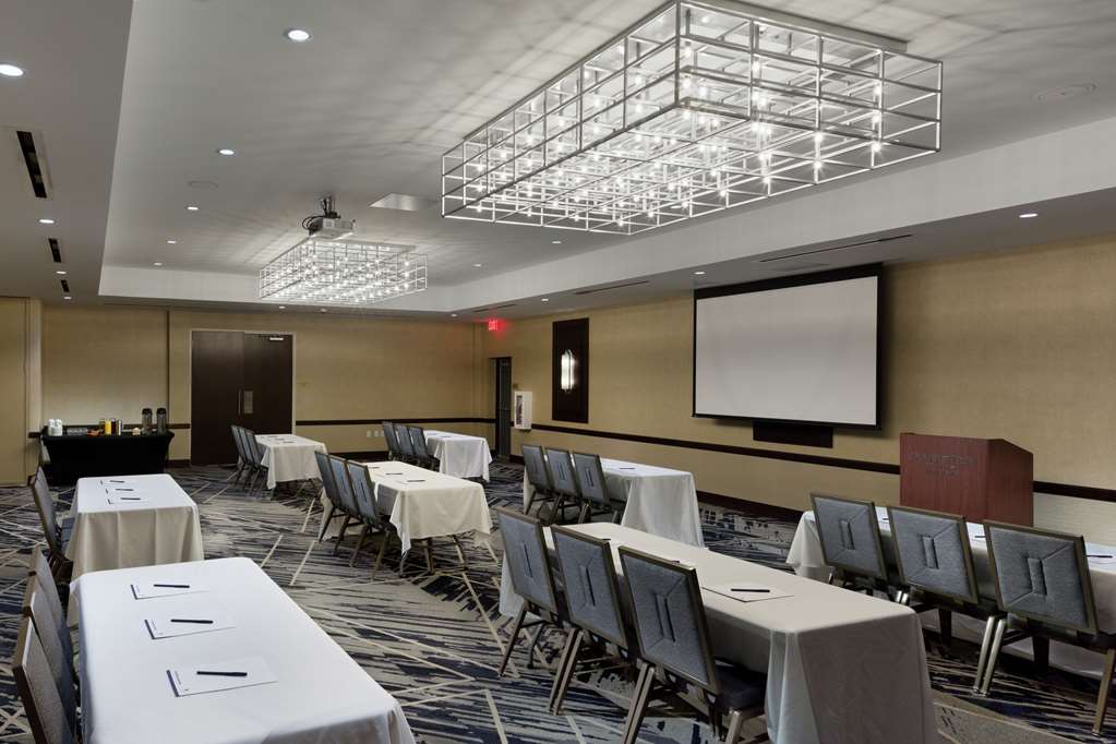 DoubleTree by Hilton Jamestown Image
