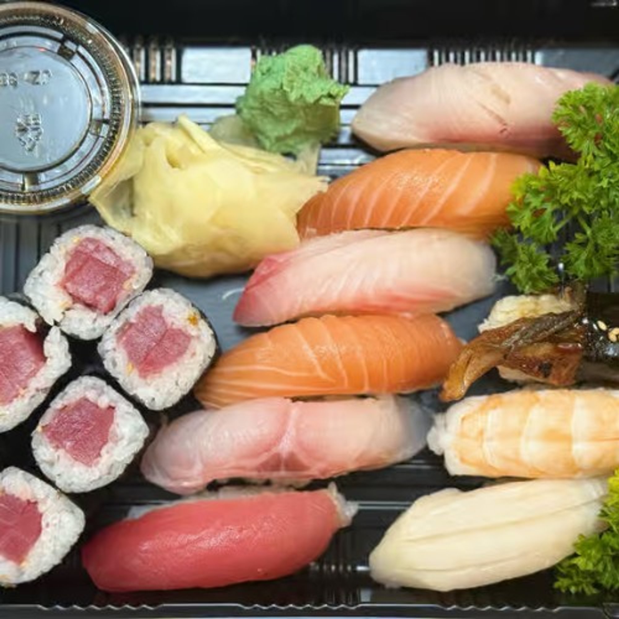 Sushi Deluxe Entree