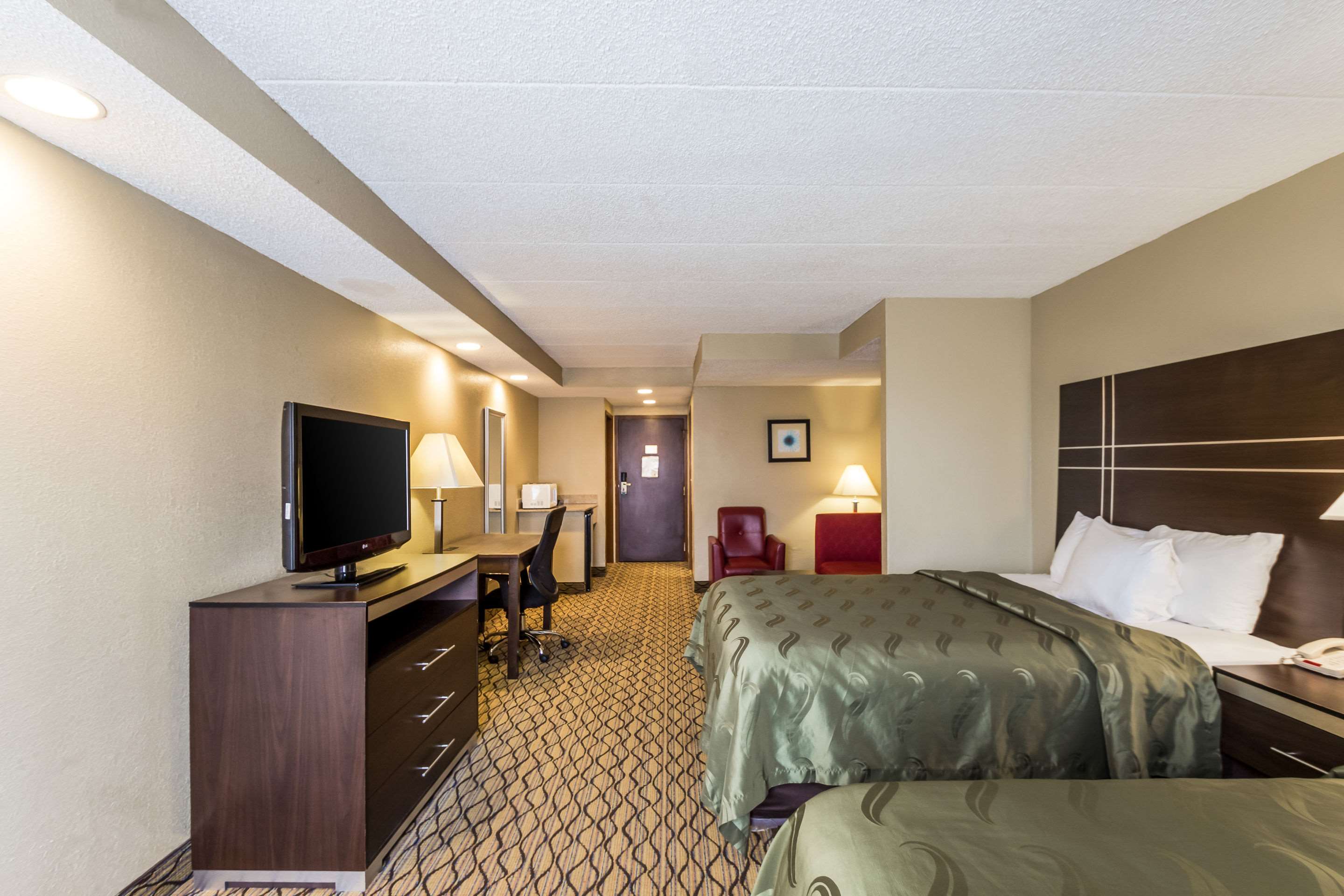 Quality Suites Milwaukee Airport Photo