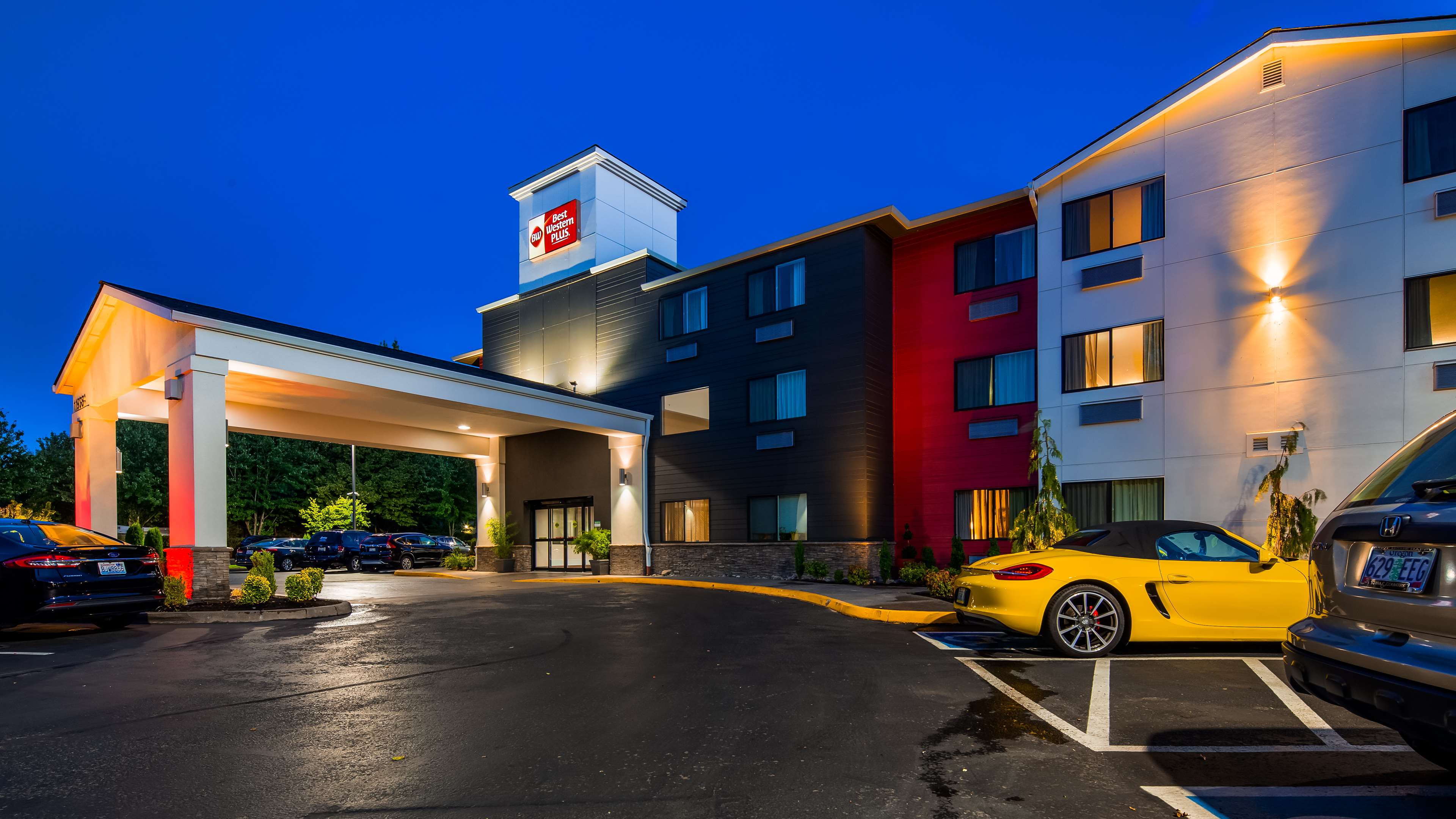 Best Western Plus Portland Airport Hotel & Suites Photo