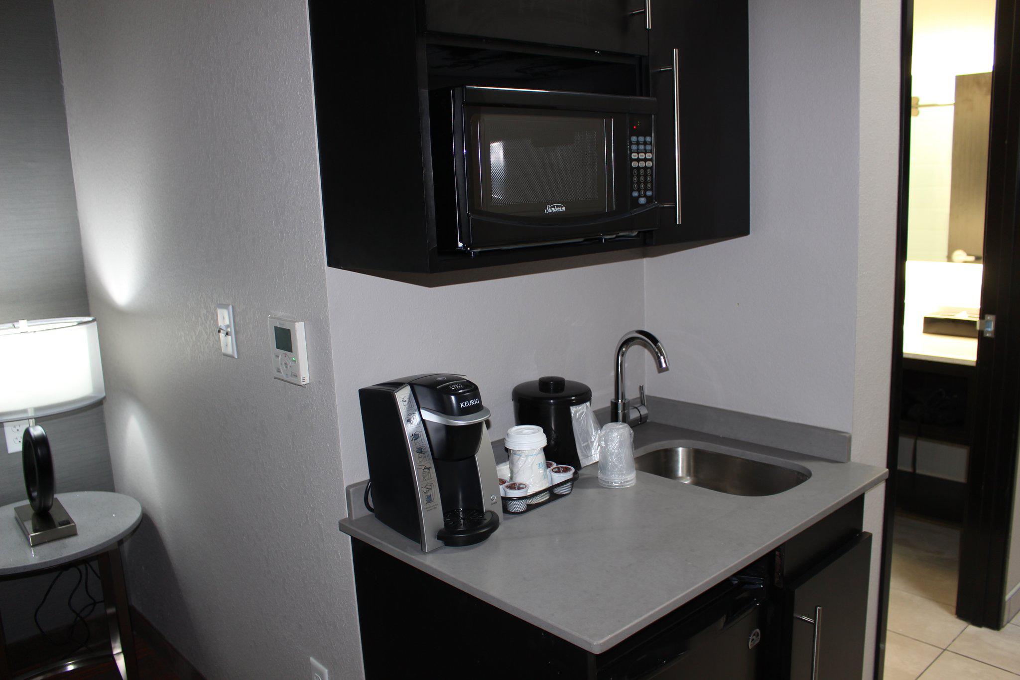 Holiday Inn Express & Suites Shawnee-Kansas City West Photo