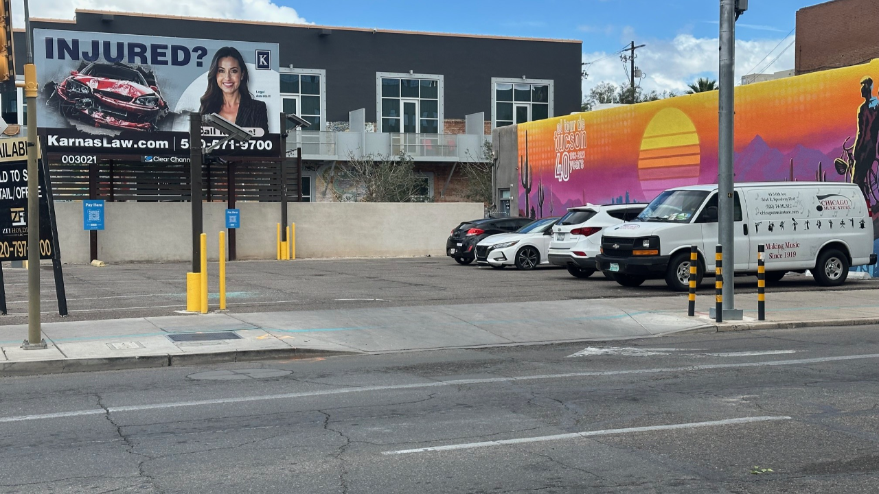 LAZ Parking - 6th & Broadway