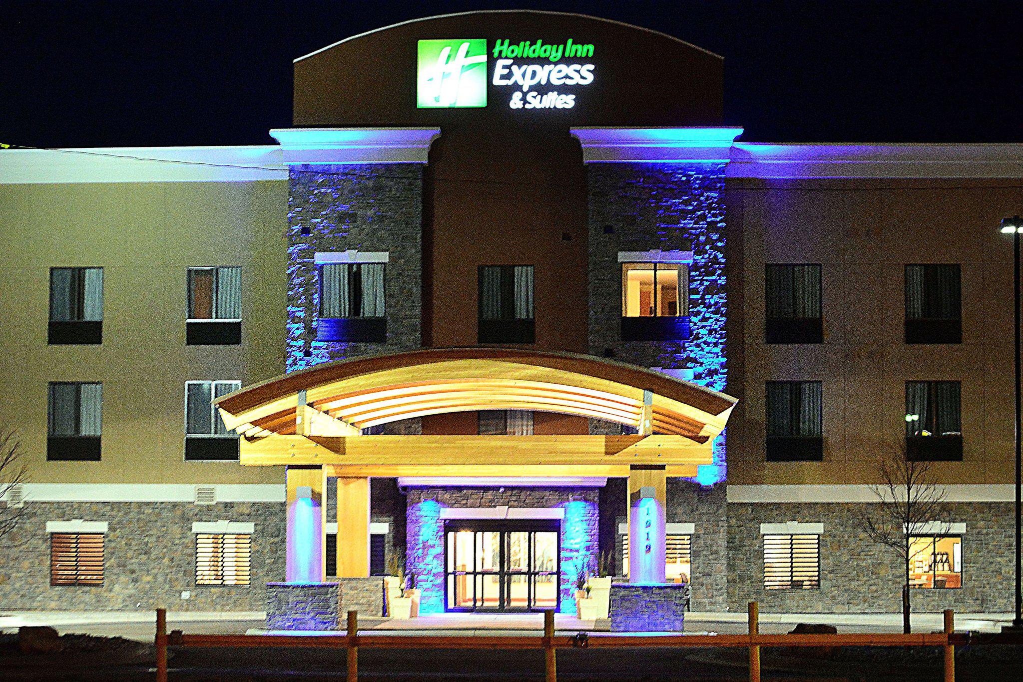 Holiday Inn Express & Suites Glendive Photo