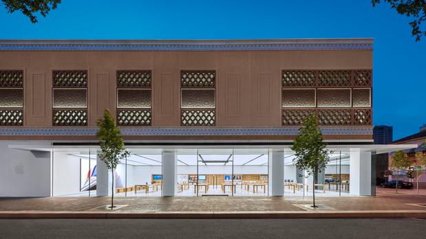 Images Apple Country Club Plaza