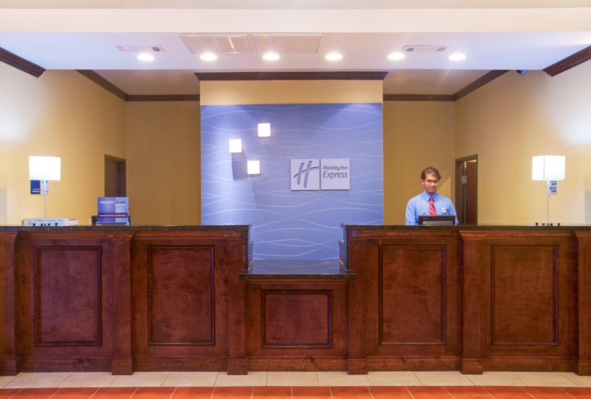 Holiday Inn Express & Suites Winnie Photo