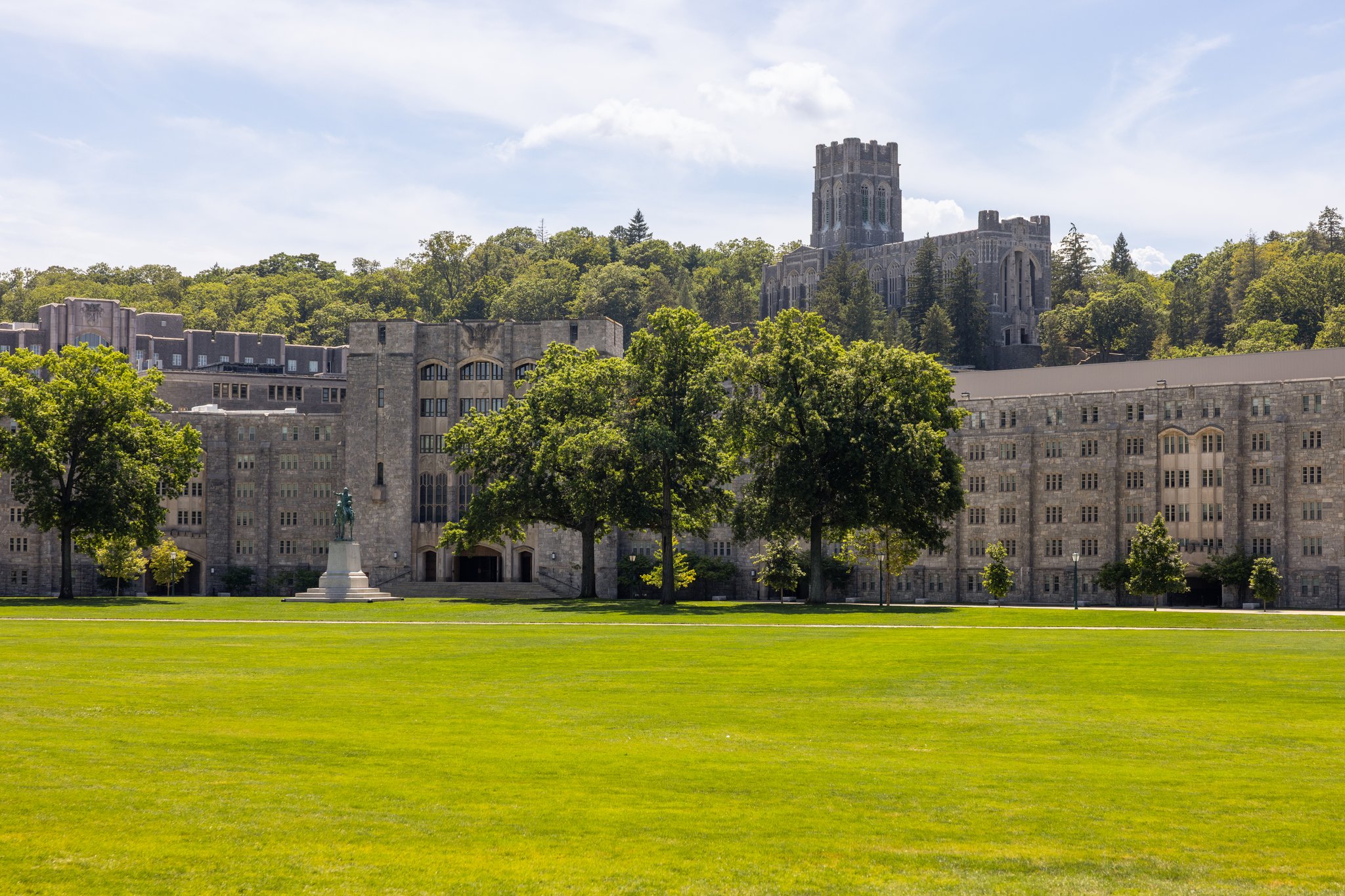 IHG Army Hotels Beat Navy House - Historia Image