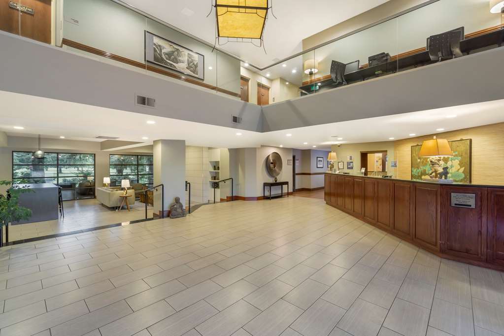 Best Western Plus Plaza by the Green Image