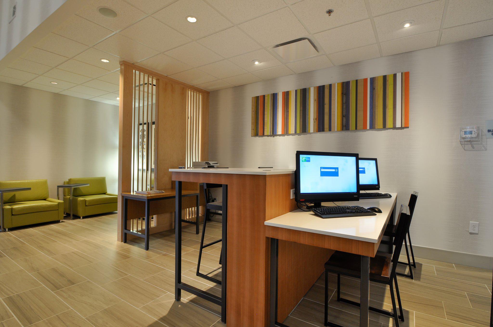 Holiday Inn Express Quantico - Stafford Photo