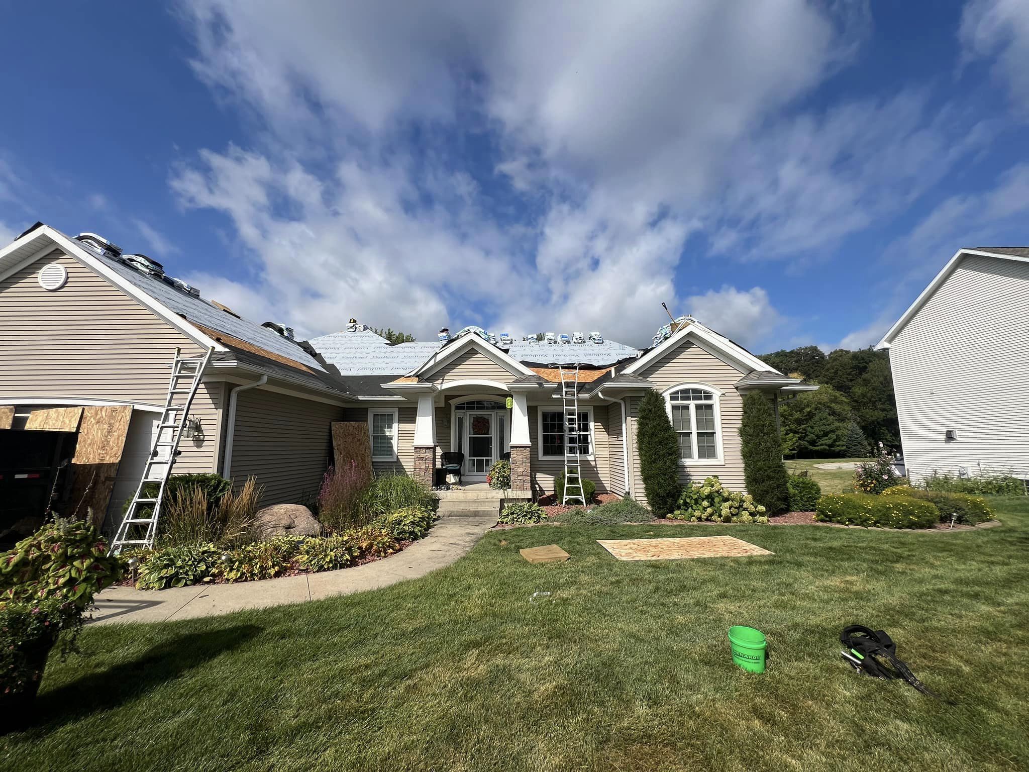 Red Oak Roofing Image