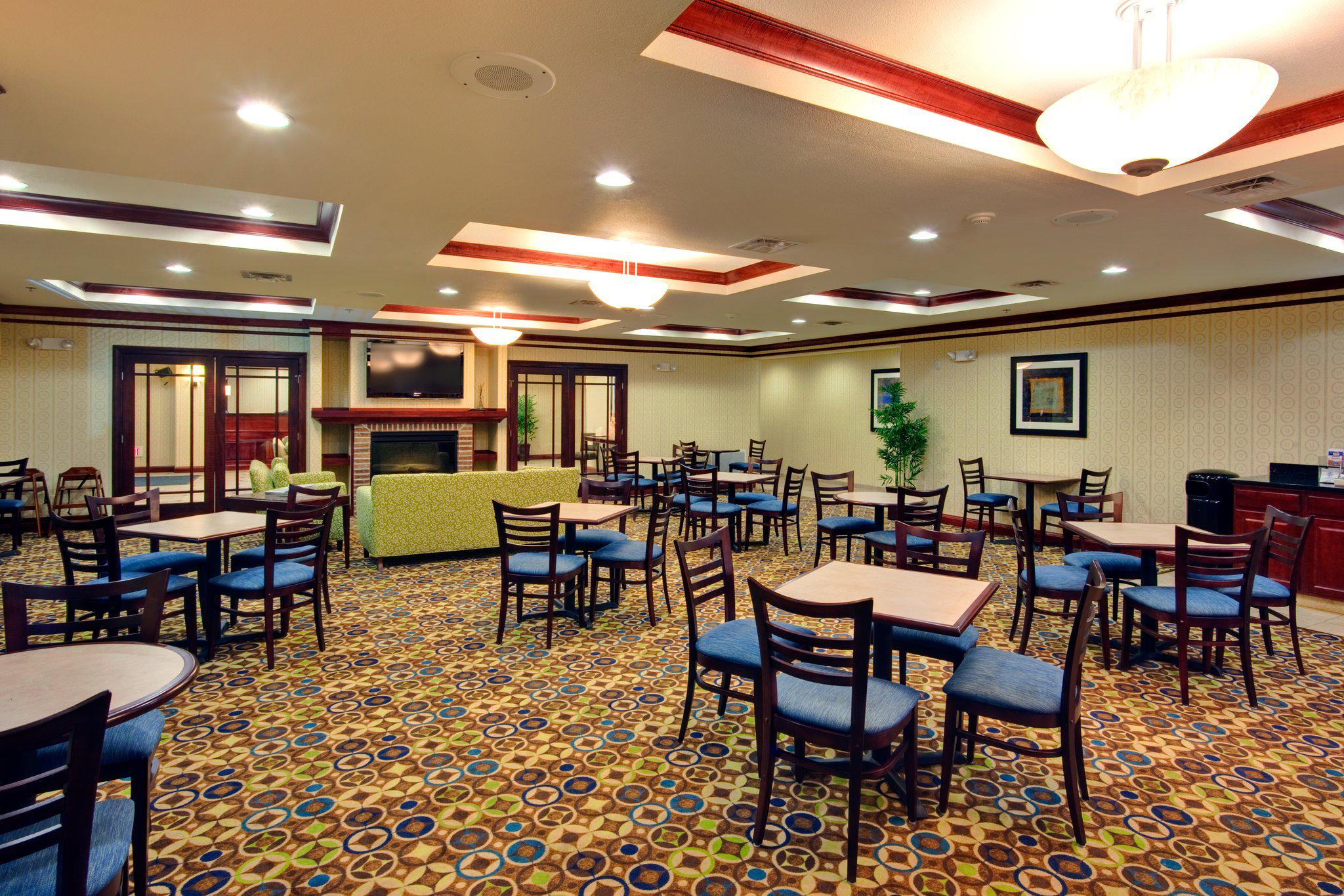 Holiday Inn Express & Suites Dewitt (Syracuse) Photo