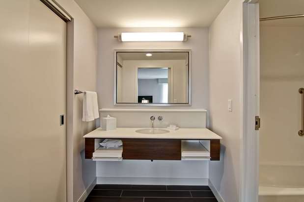 Images Hampton Inn & Suites Detroit/Troy