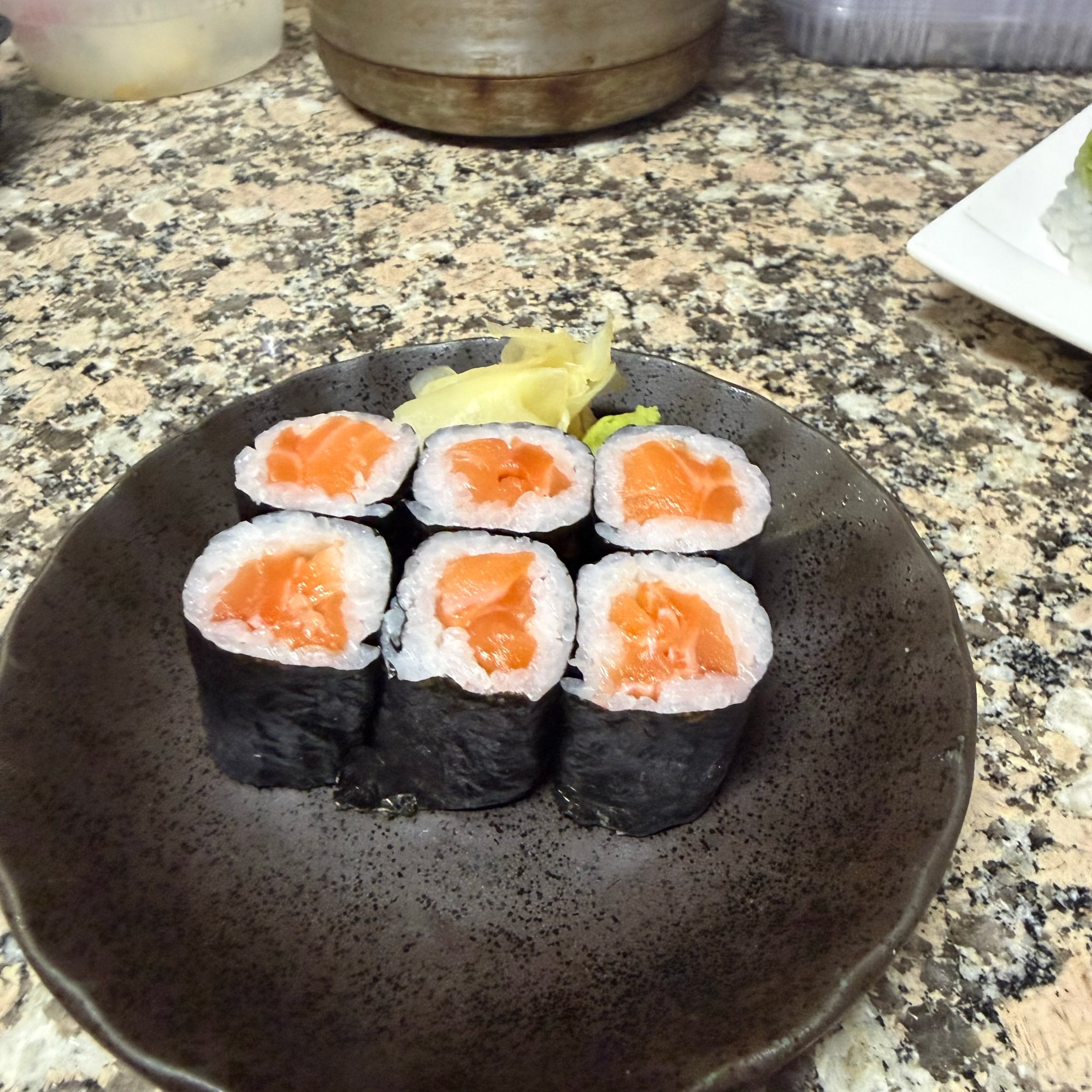Salmon Maki Roll