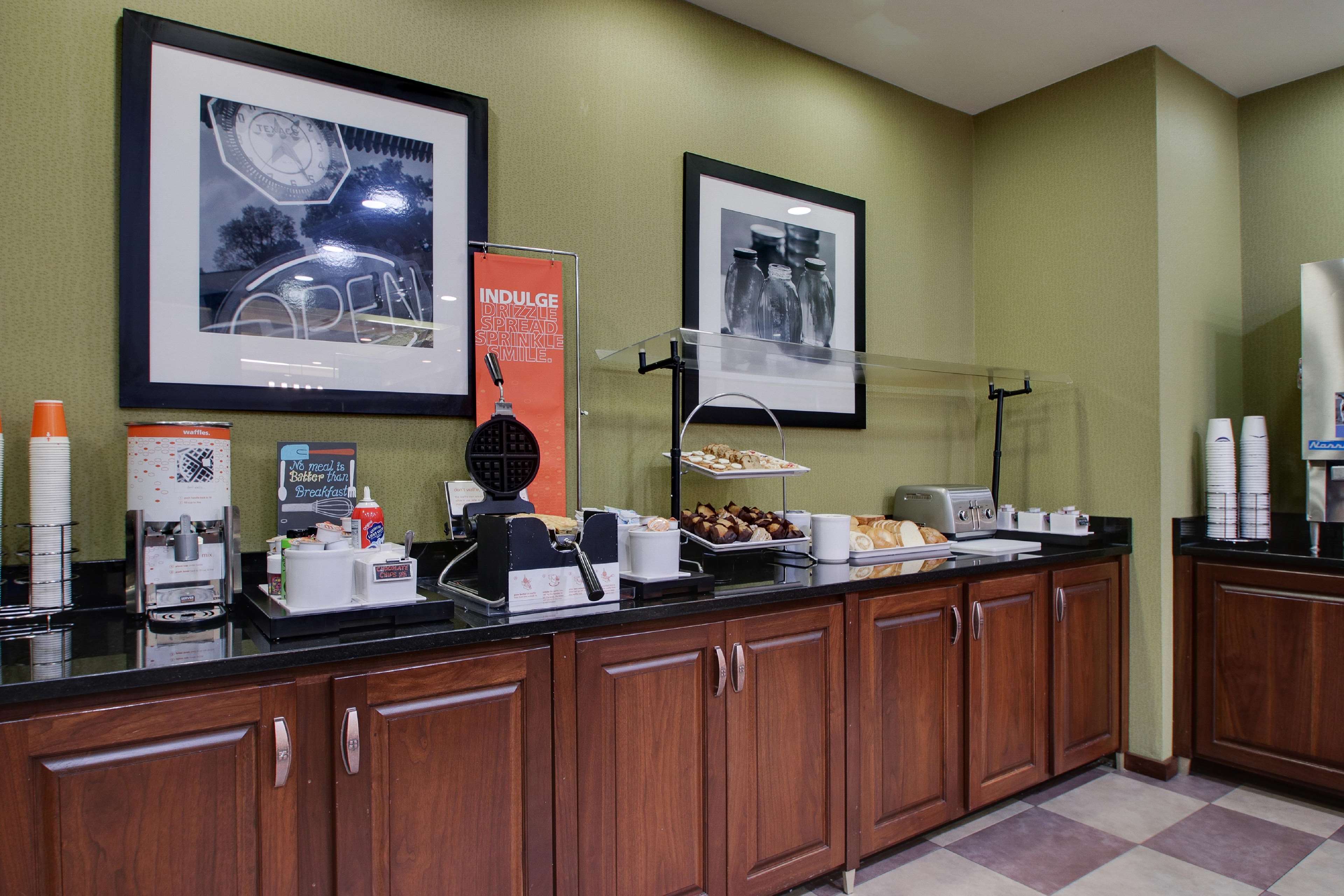 Hampton Inn Warner Robins Photo