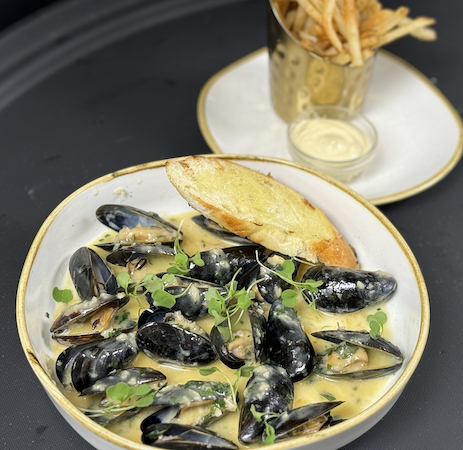 MUSSELS FRITES
