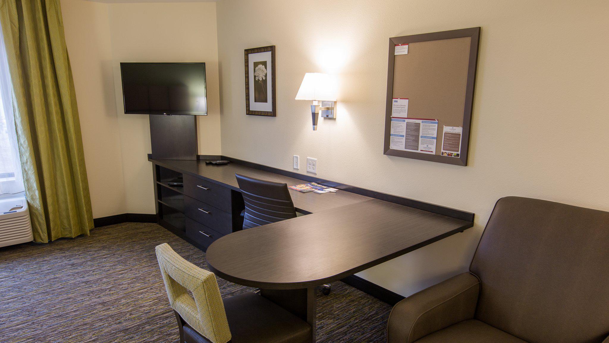 Candlewood Suites Overland Park - W 135th St. Photo