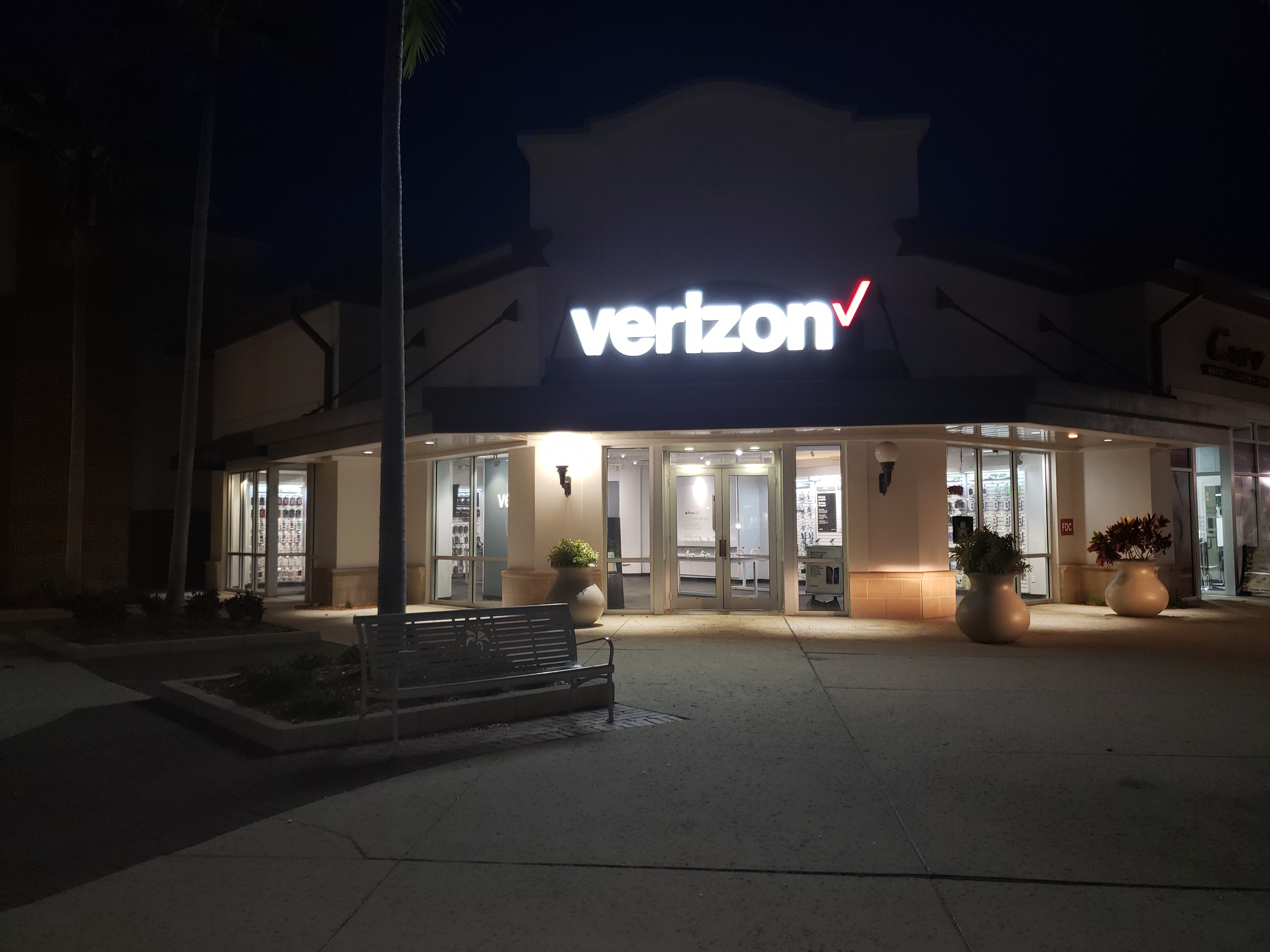 Verizon Authorized Retailer – GoWireless Photo