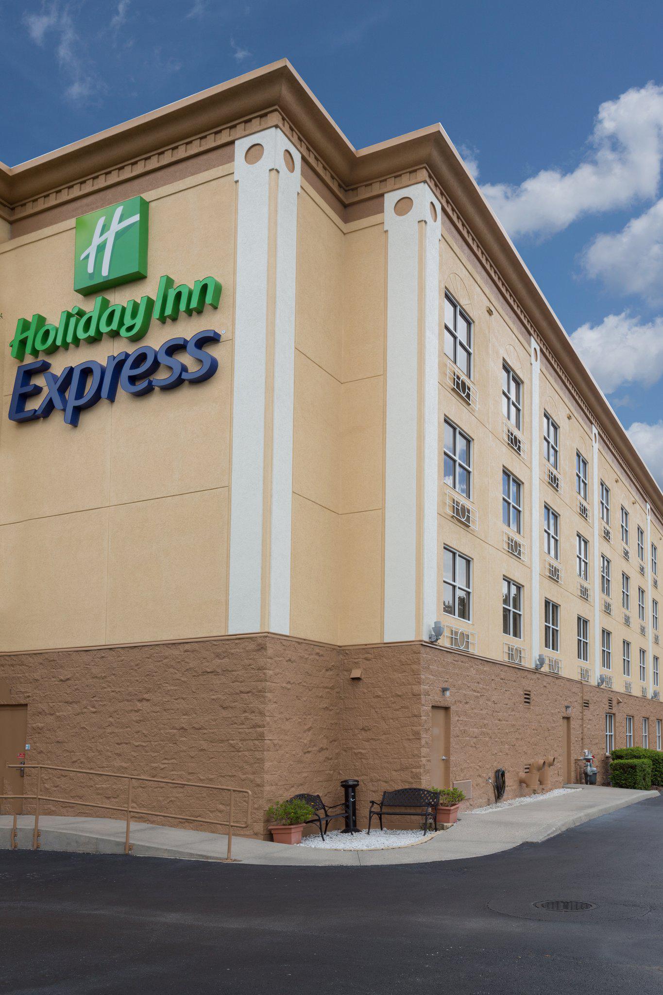 Holiday Inn Express & Suites Plant City Photo