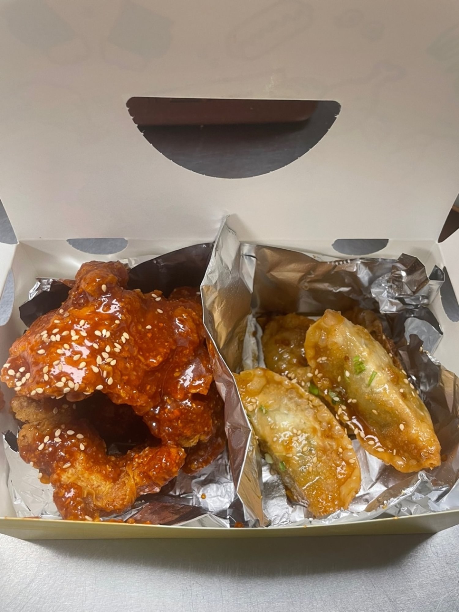 Lunch Jumbo Halal Boneless & Soy Vegetable Mandoo & Soda