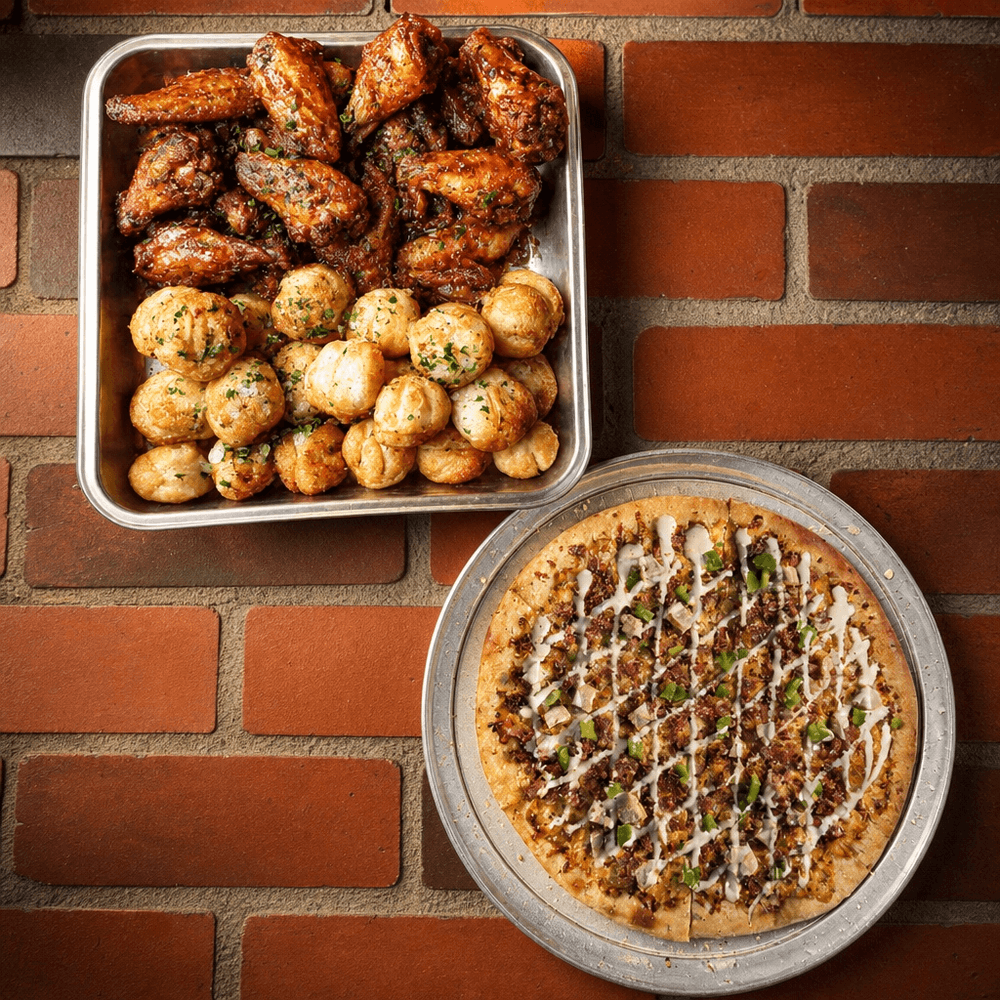 18” Pizza, 10 Wings & 12 Garlic Knots