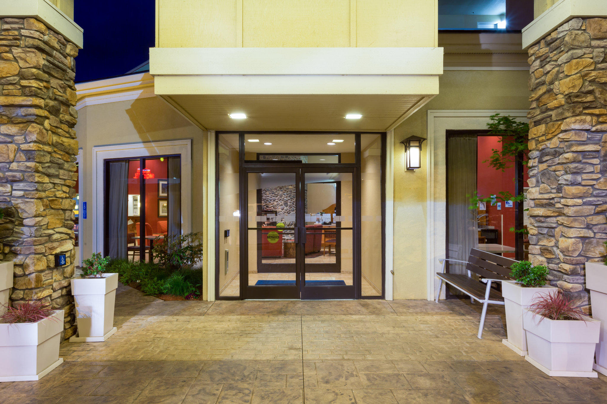 Holiday Inn Express Roseburg Photo