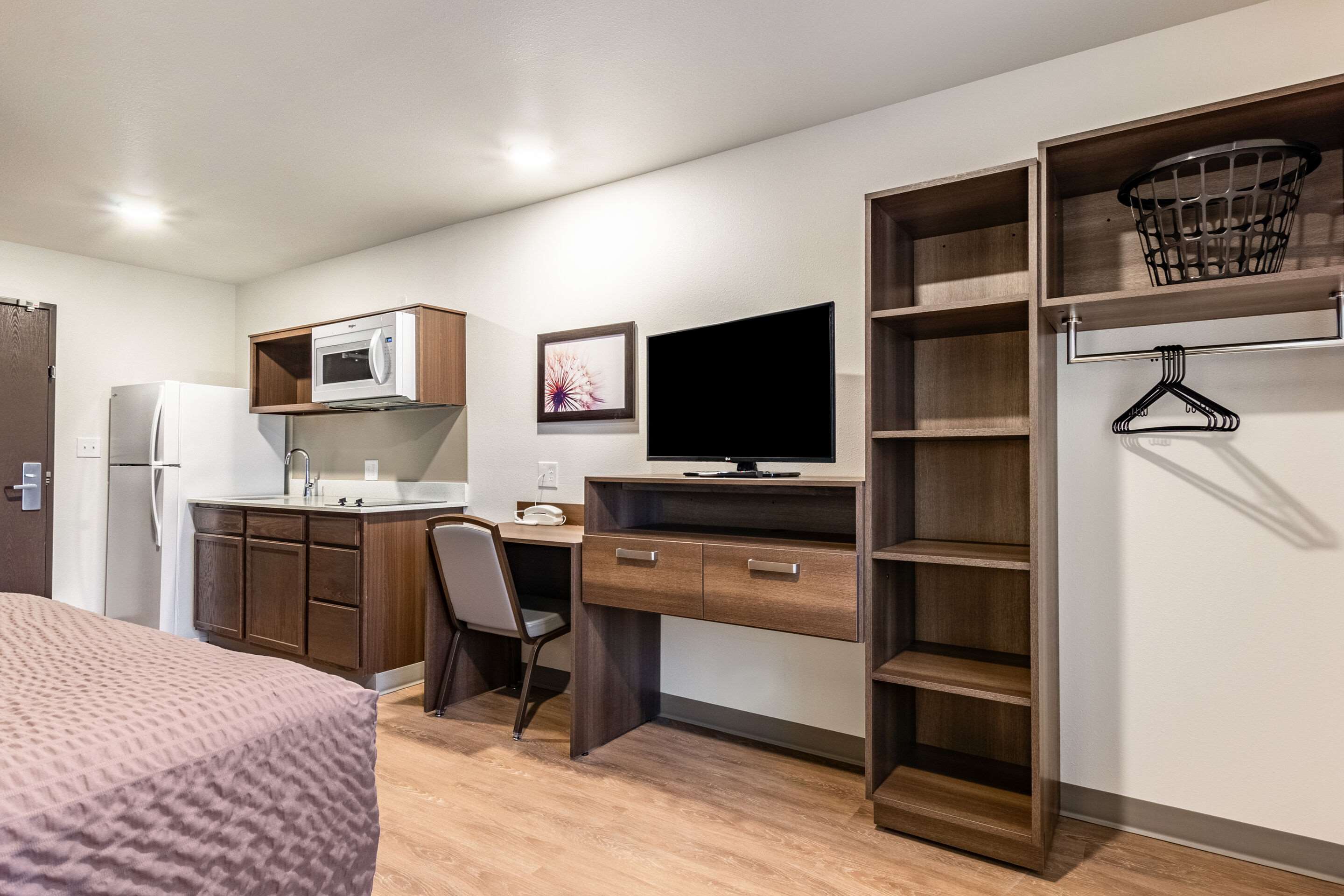 WoodSpring Suites Indianapolis Airport South Photo